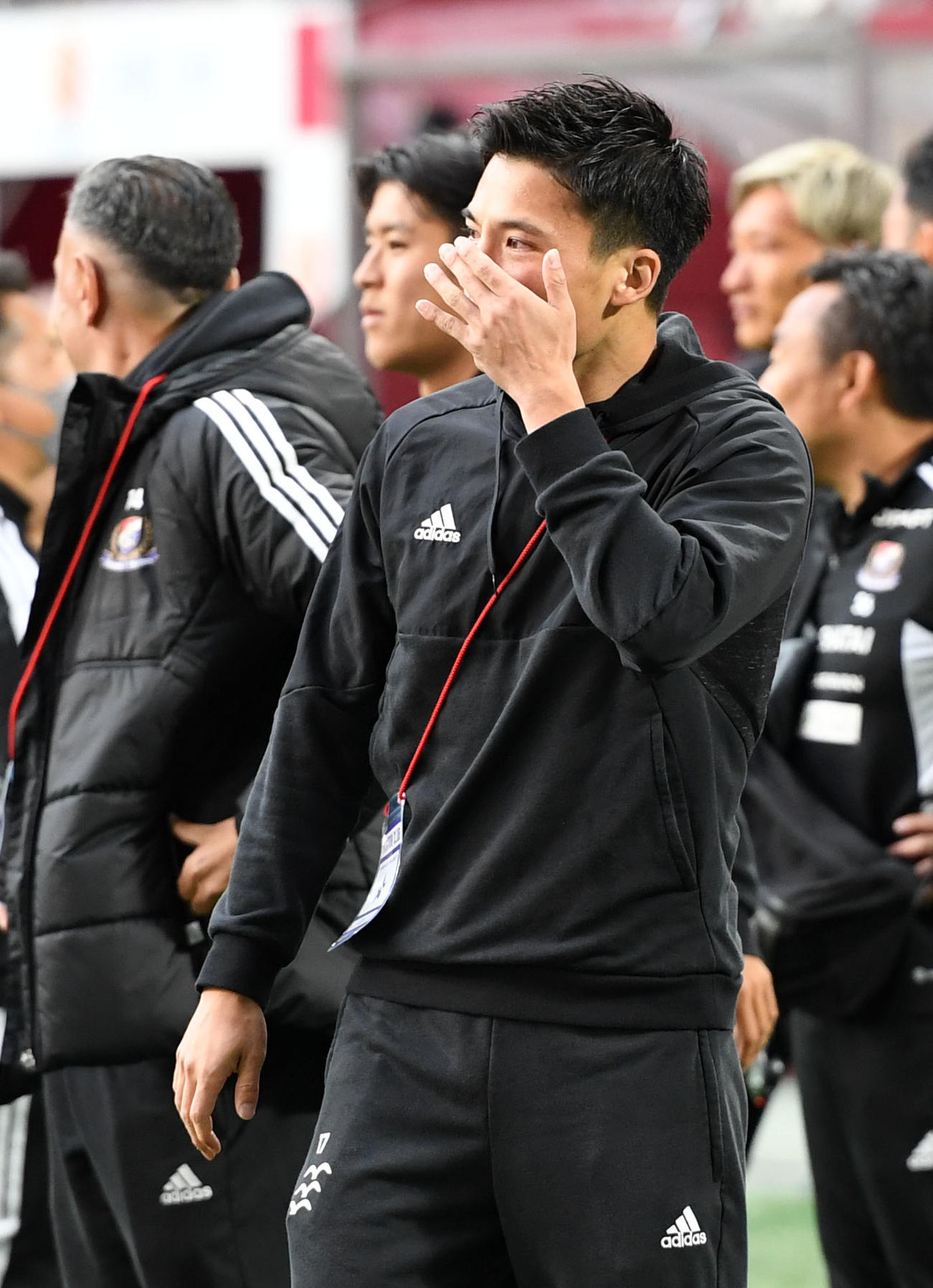 神戸対横浜　優勝を果たし涙を流す横浜宮市（撮影・横山健太）