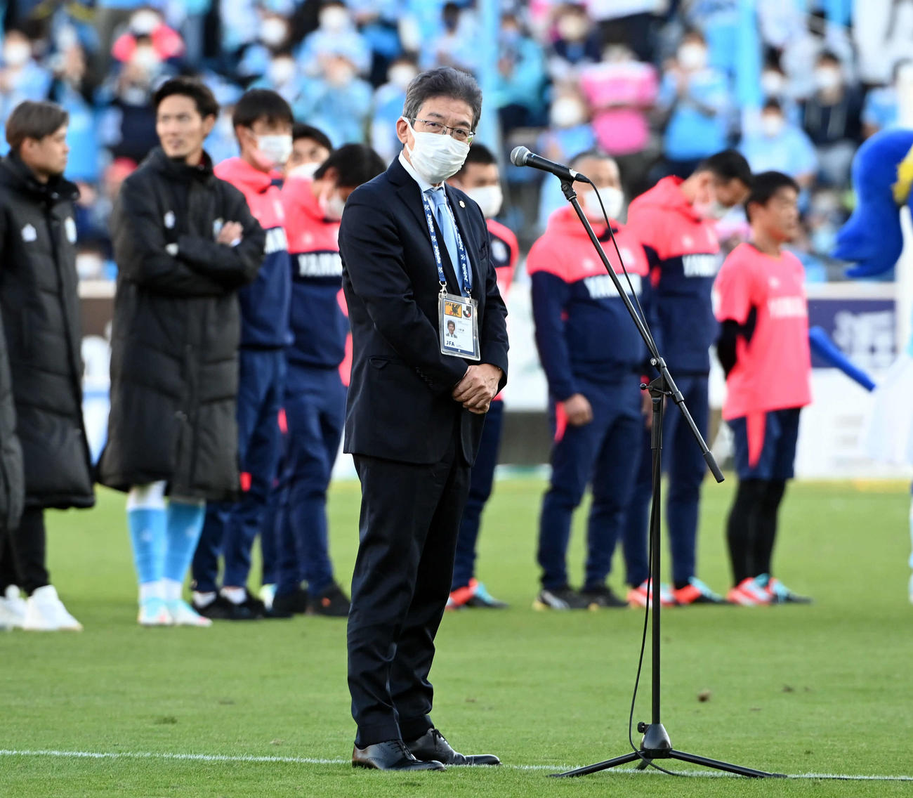 磐田対京都　セレモニーであいさつをする磐田小野勝社長（撮影・たえ見朱実）