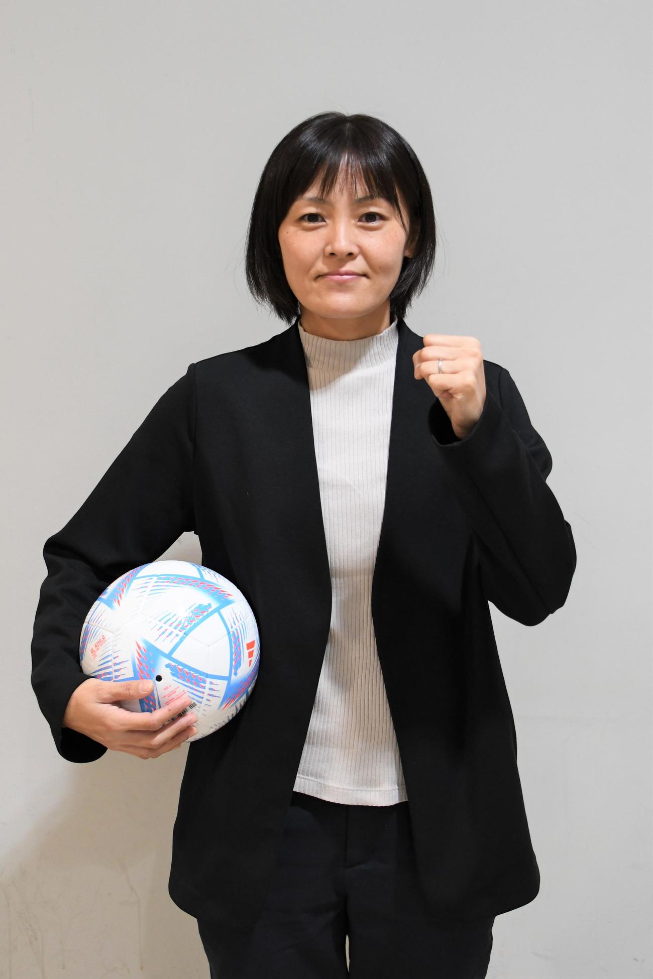 女性審判として道リーグで初めて主審を務めた稲葉さん（撮影・石井翔太）
