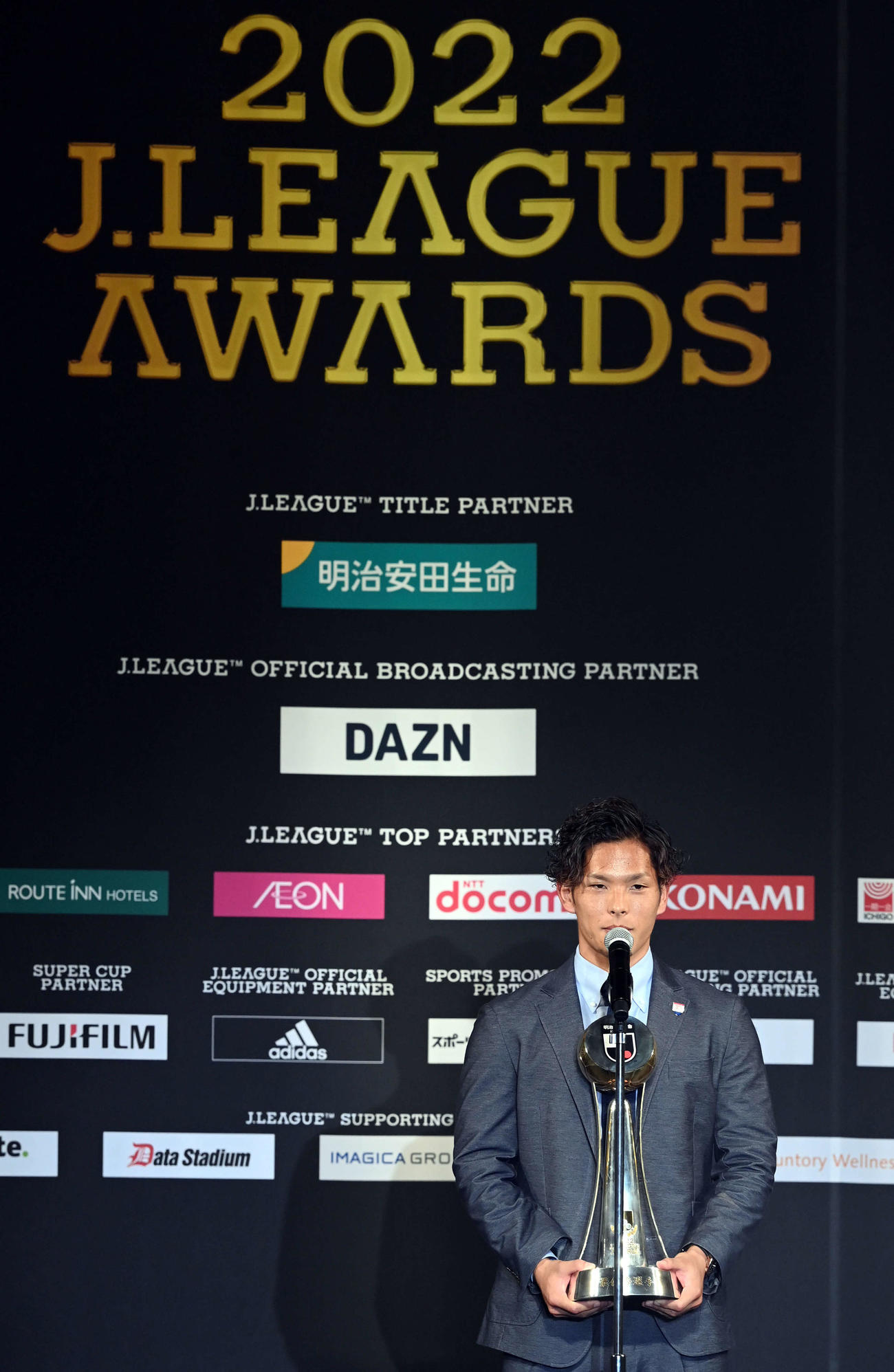 最優秀選手賞を受賞した横浜の岩田（撮影・たえ見朱実）