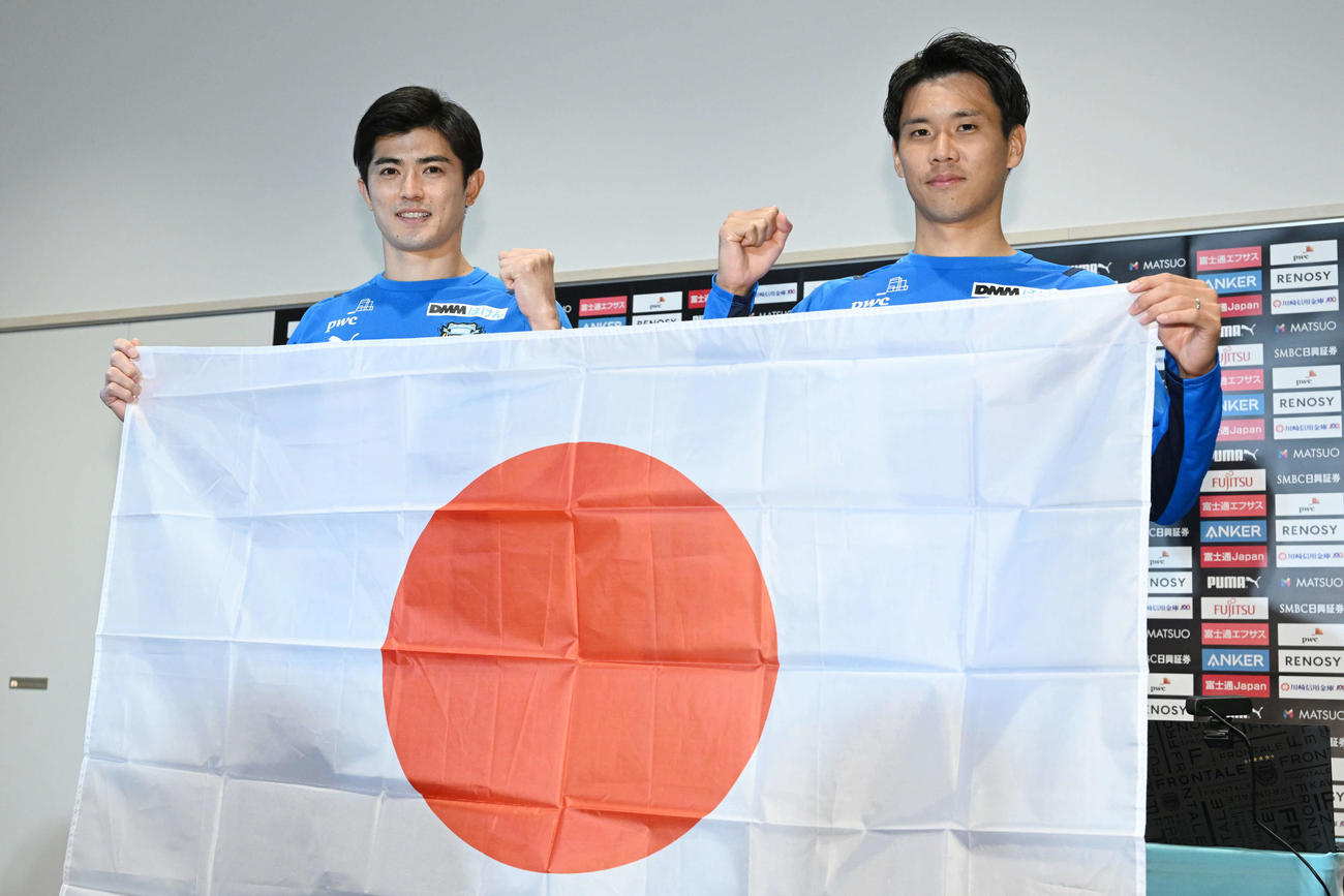 W杯日本代表に選ばれた川崎F谷口（左）と山根（2022年11月1日撮影）