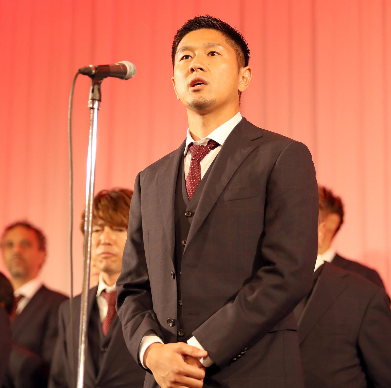 「感謝の集い」に出席しあいさつをする札幌宮沢（撮影・佐藤翔太）