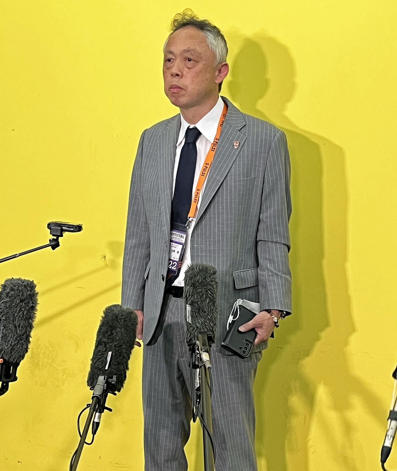 来季のJ2降格決定を受け、取材に応じる清水の大熊ゼネラルマネジャー
