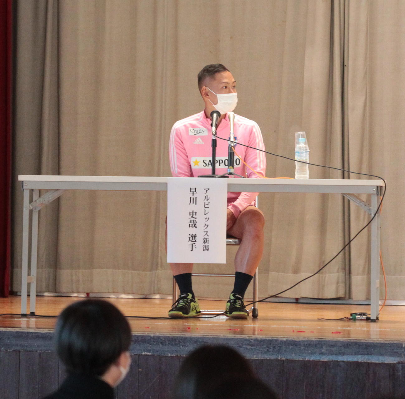 豊浦中学校「命の授業」で講師を務める早川