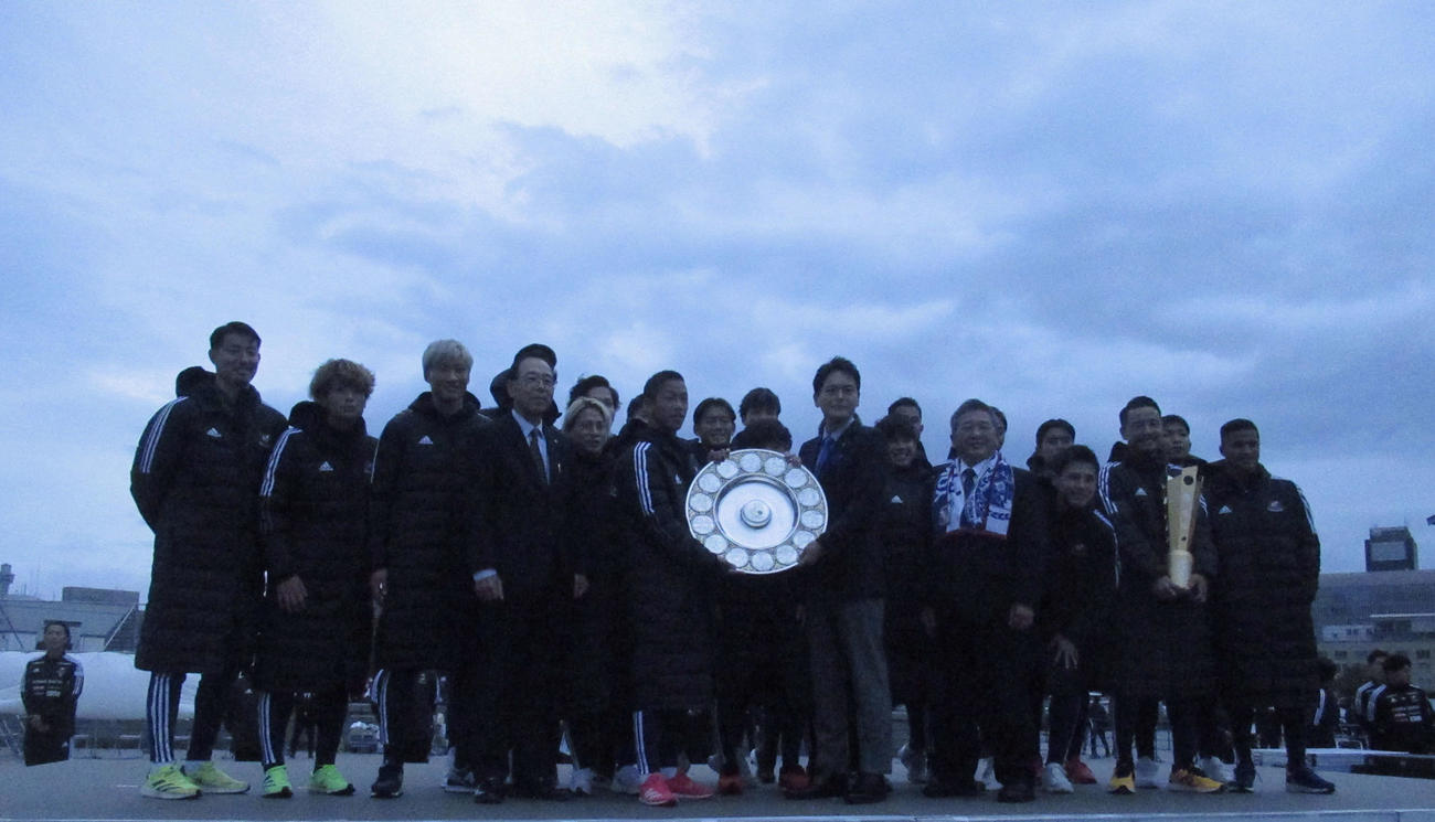 横浜F・マリノス優勝報告会に登場したイレブン（撮影・勝部晃多）