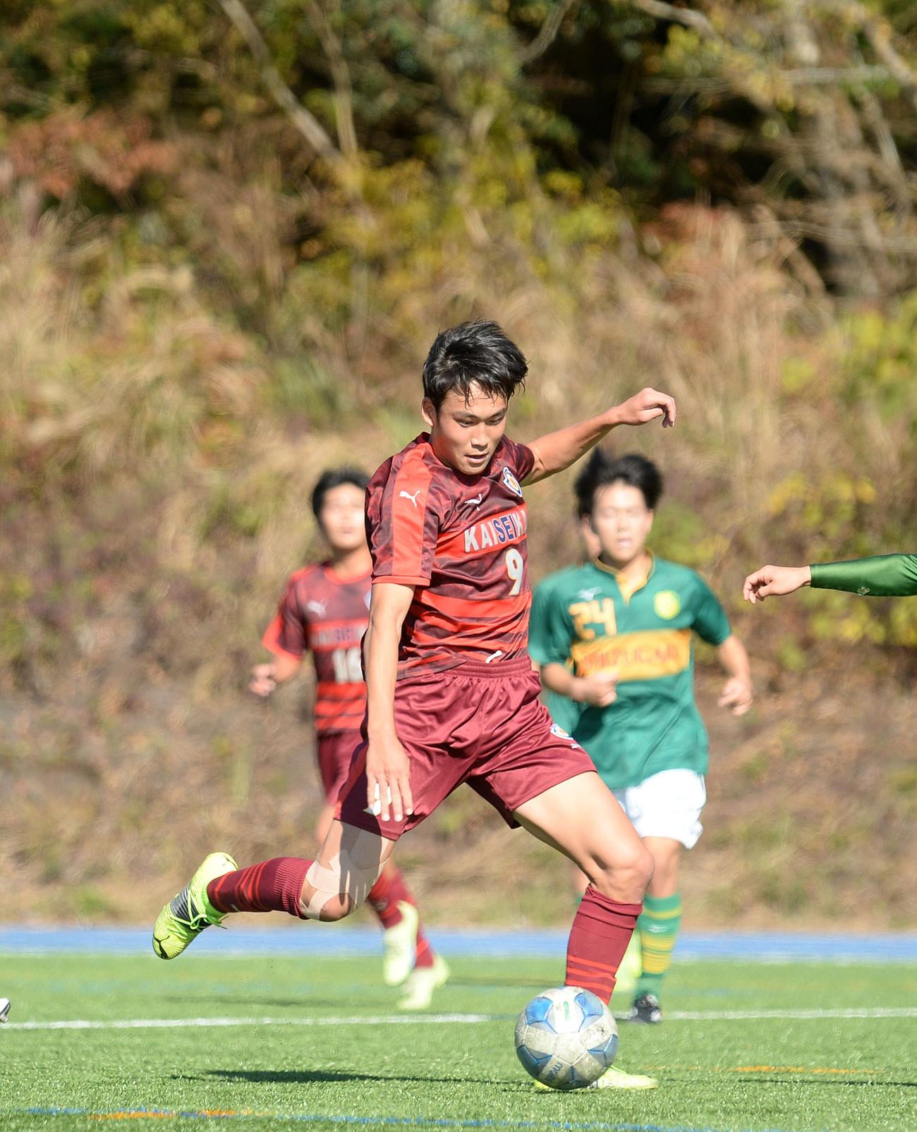 前半に同点ゴールを決めた浜松開誠館FW坂上