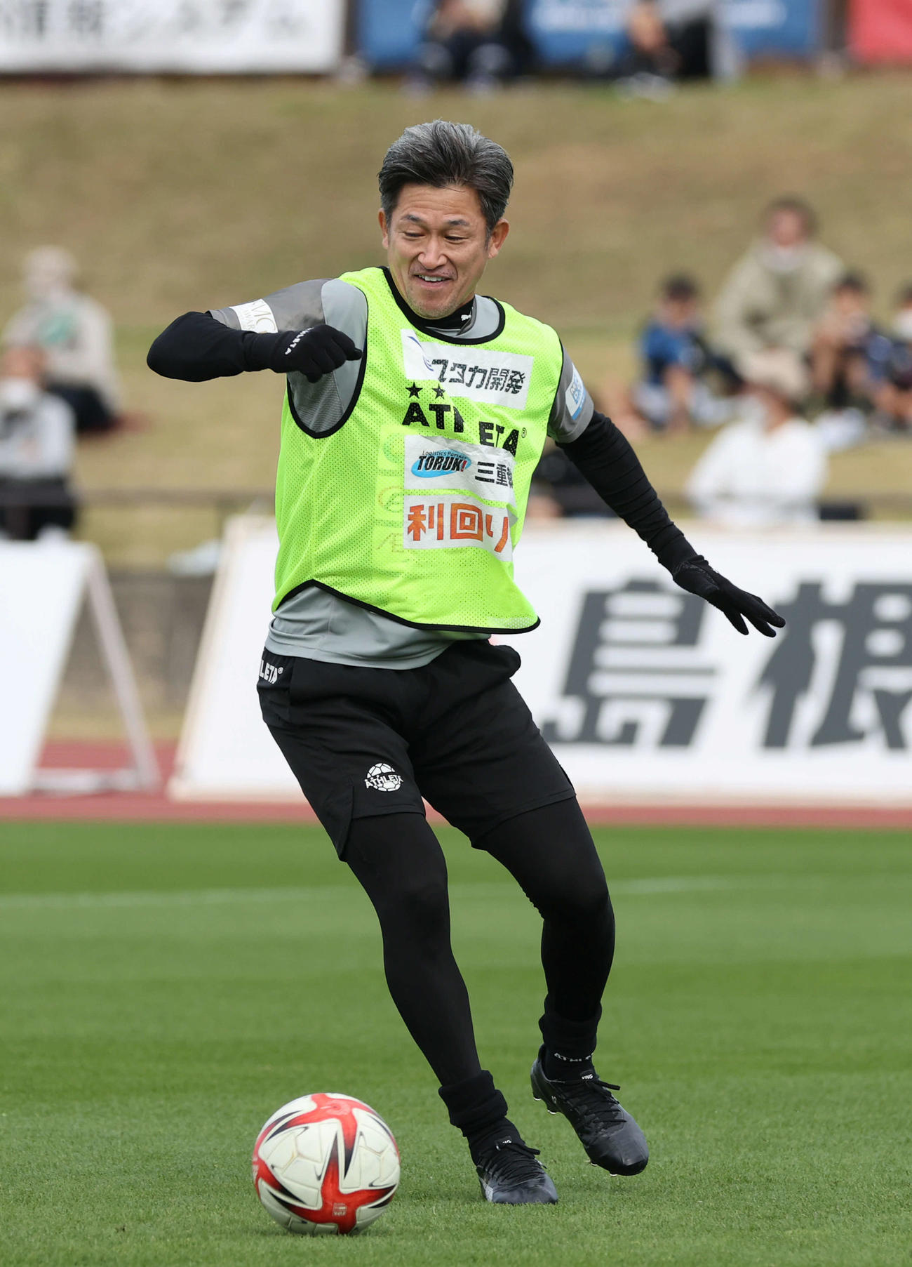 FC神楽しまね対鈴鹿ポイントゲッターズ　試合前、練習する鈴鹿三浦（撮影・加藤孝規）