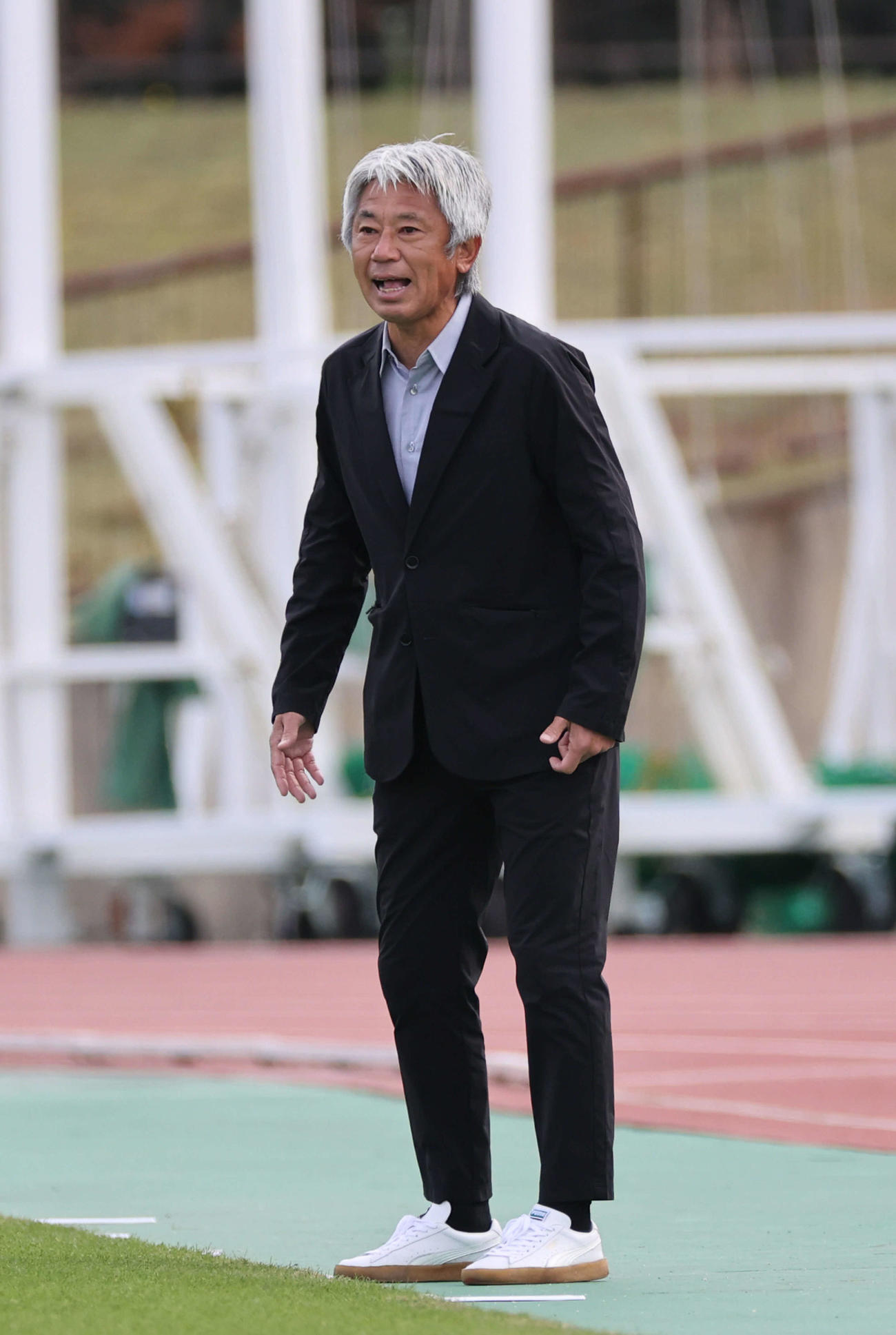 FC神楽しまね対鈴鹿ポイントゲッターズ　前半　鈴鹿三浦監督（撮影・加藤孝規）