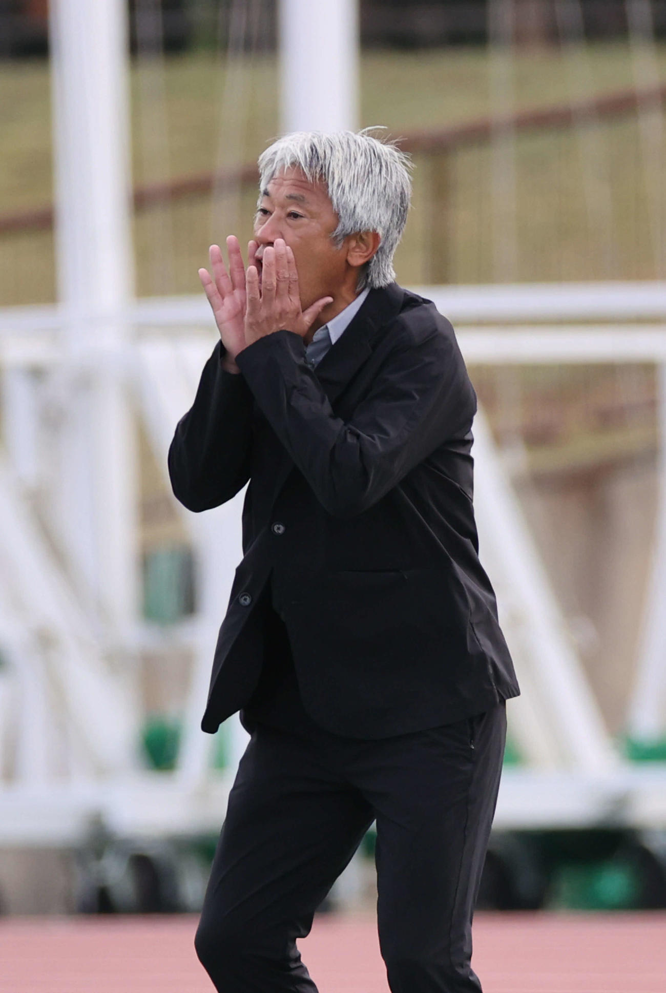 FC神楽しまね対鈴鹿ポイントゲッターズ　前半　鈴鹿三浦監督（撮影・加藤孝規）