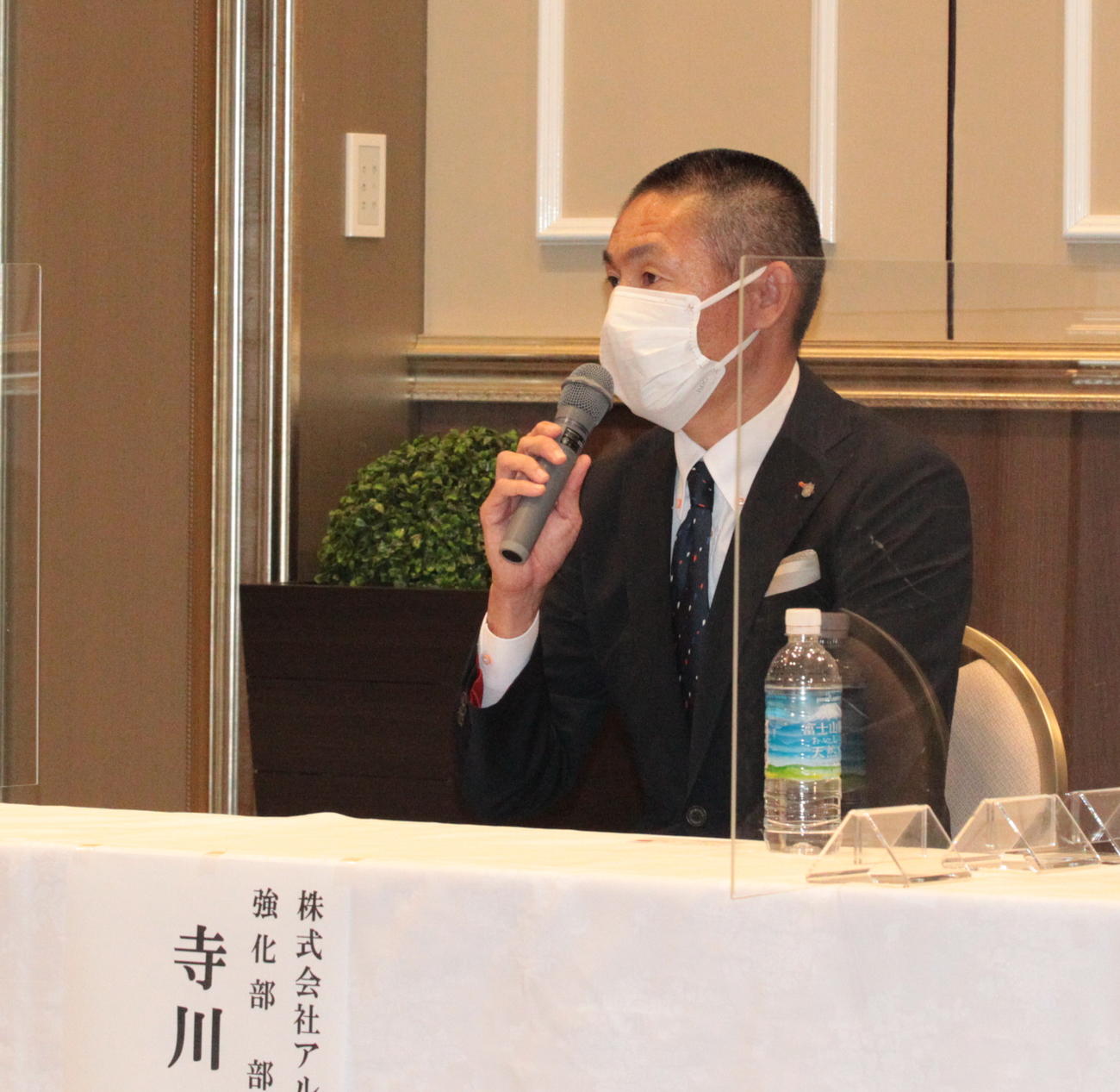 サポーターカンファレンスで参加者からの質問に答える寺川強化部長