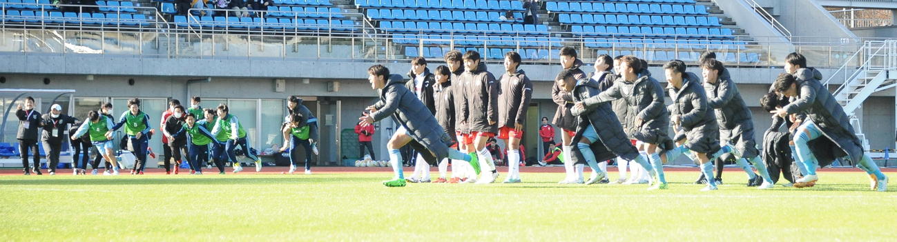 中京大とのPK戦を5－4で制し、喜びを爆発させる新潟医療福祉大の選手たち