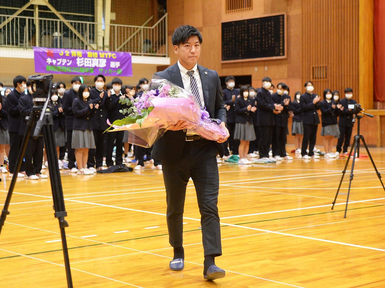 母校での激励会に出席した藤枝杉田