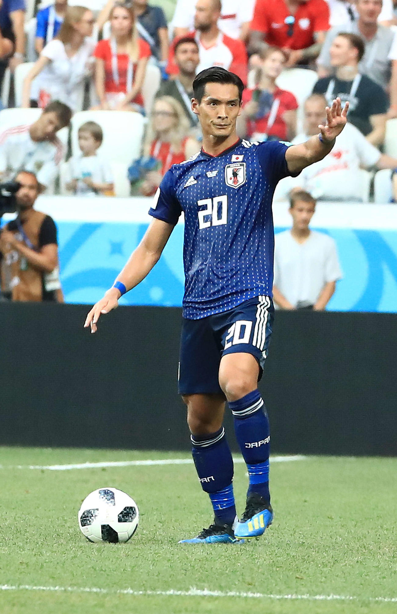 18年6月28日、ロシアW杯　日本対ポーランド　後半、パス回しする槙野智章