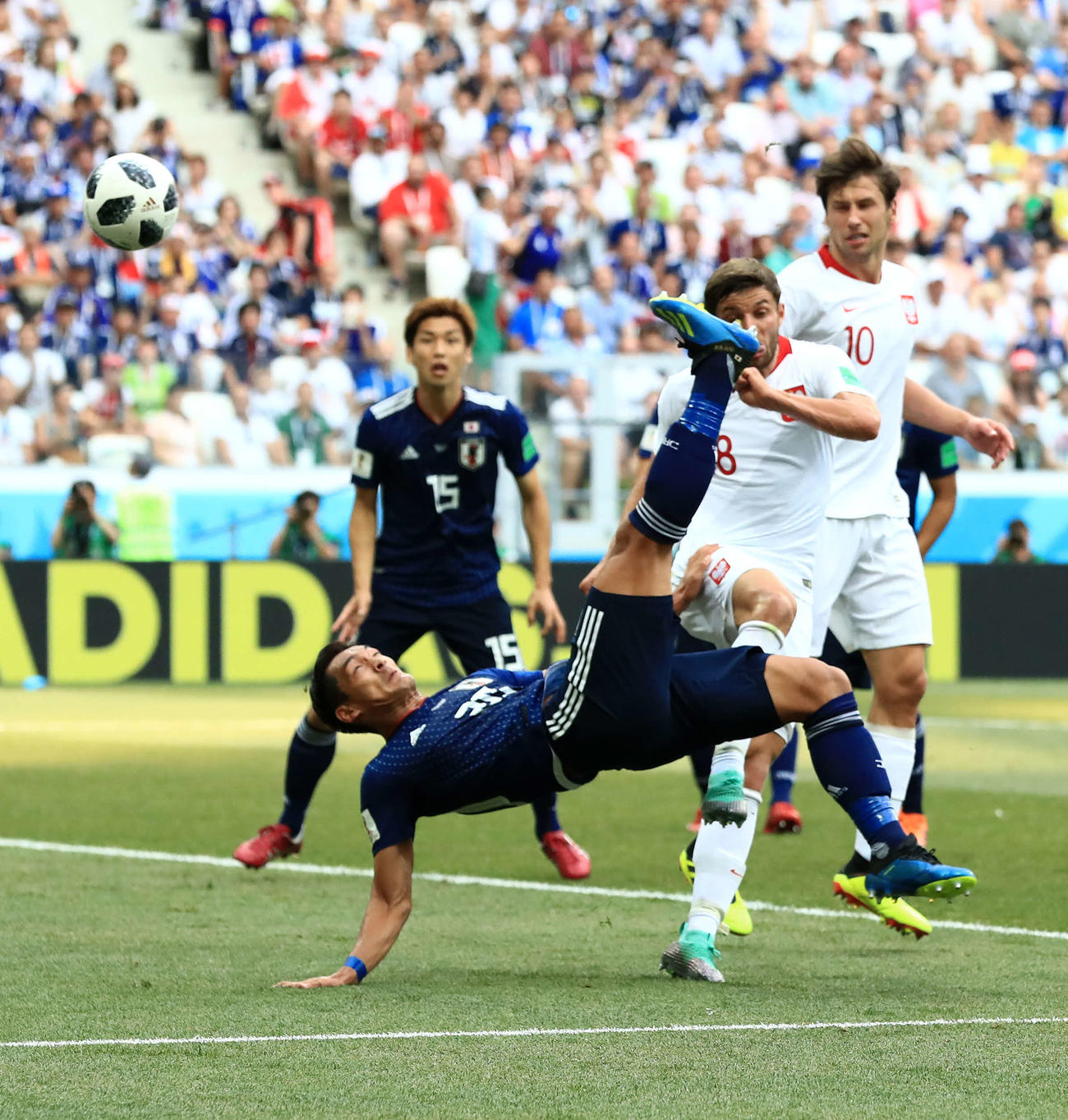 18年6月28日、W杯　日本対ポーランド　後半、槙野智章はオーバーヘッドシュートを放つも、ゴールを外す
