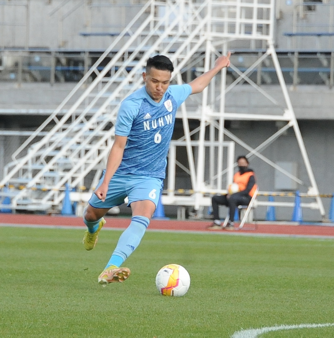 中京大との3回戦でミドルシュートを放つ野開