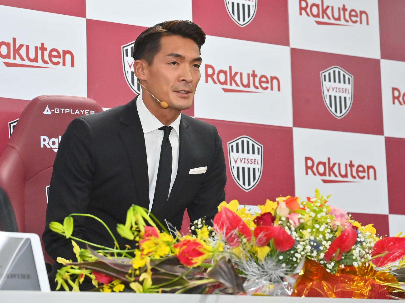 引退会見を行う神戸槙野（撮影・和賀正仁）