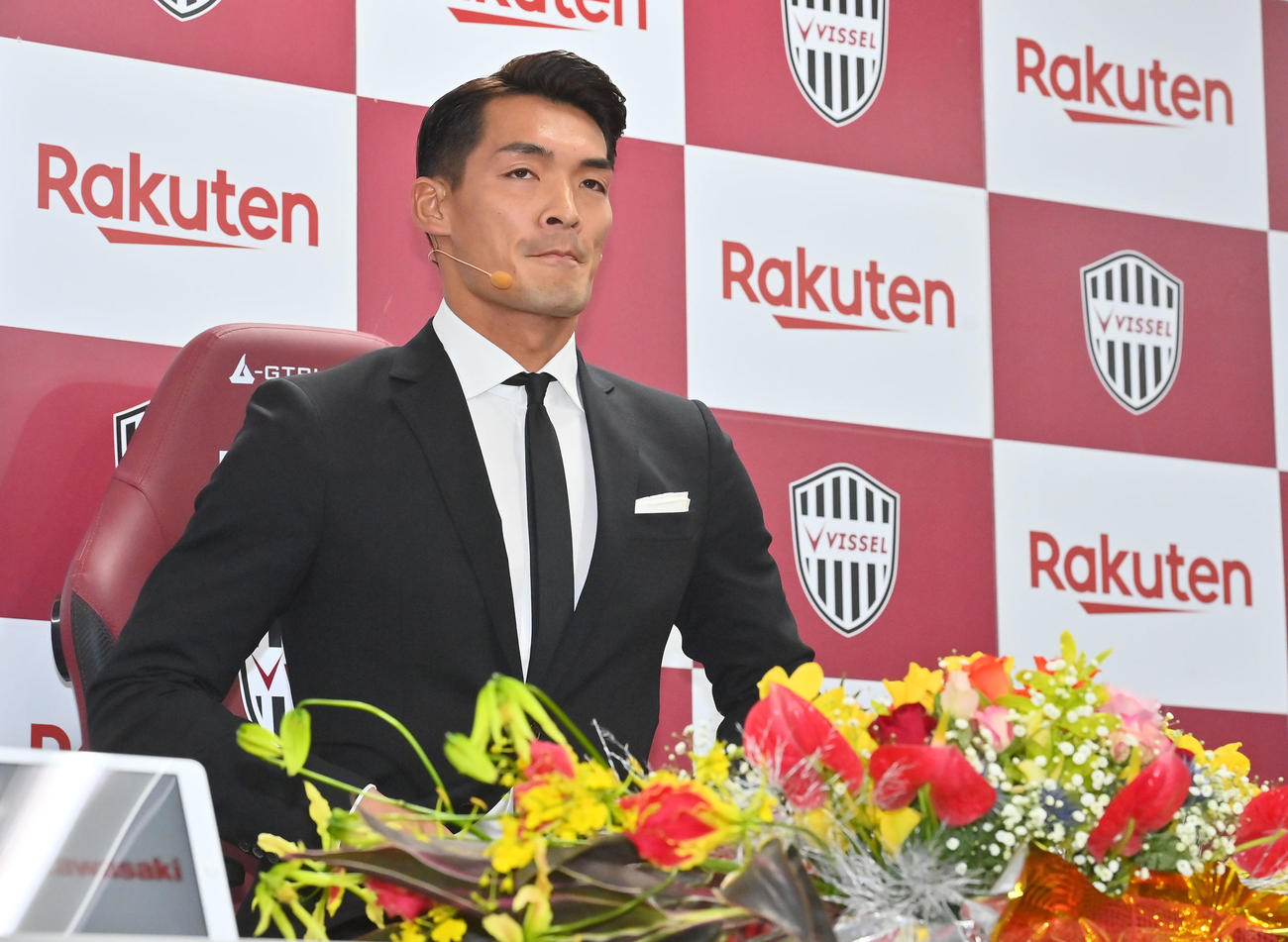 引退会見を行う神戸槙野（撮影・和賀正仁）