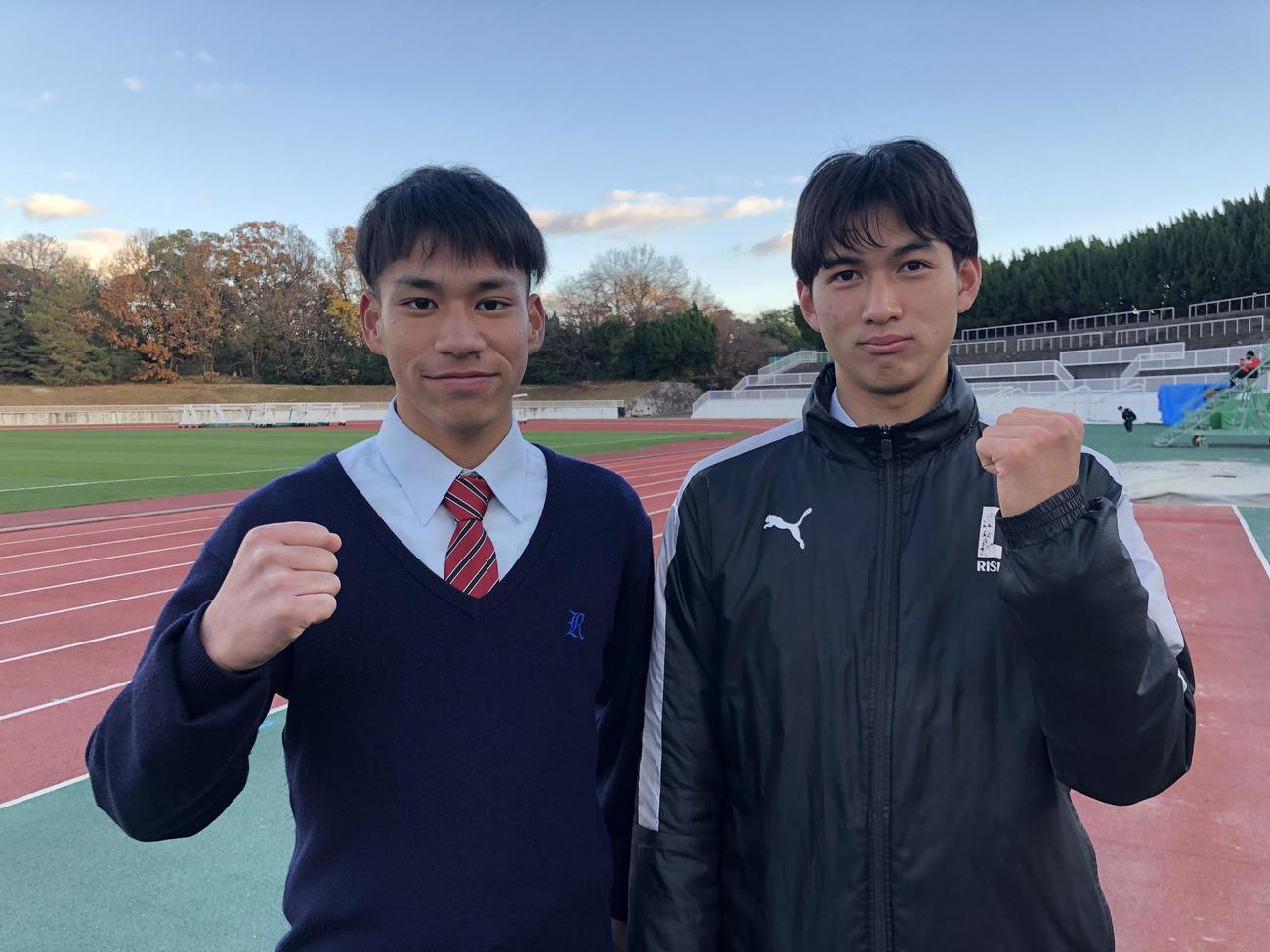 大阪大会4戦5発の履正社FW小田村優希（左）とガッツポーズをする川崎F内定のMF名願斗哉