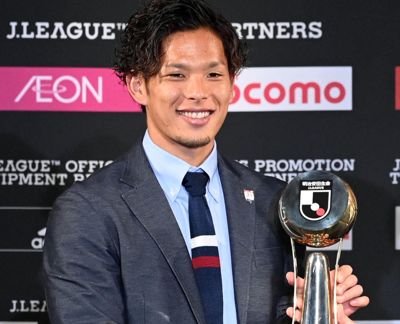 今季の最優秀選手賞を受賞した横浜の岩田（2022年11月7日撮影）