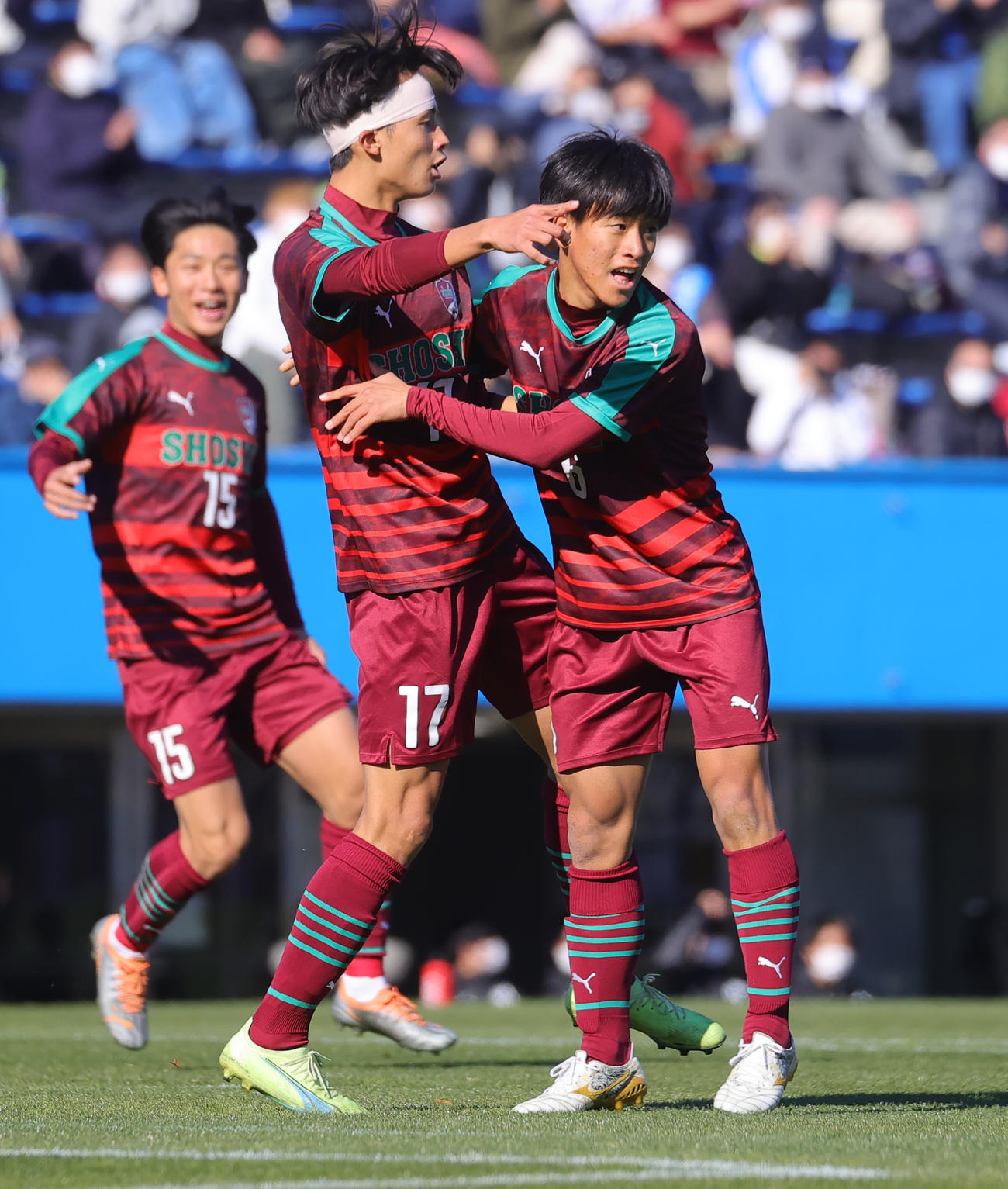 尚志対徳島市立　前半、先制ゴールを決め喜ぶ尚志・網代（左）ら（撮影・野上伸悟）