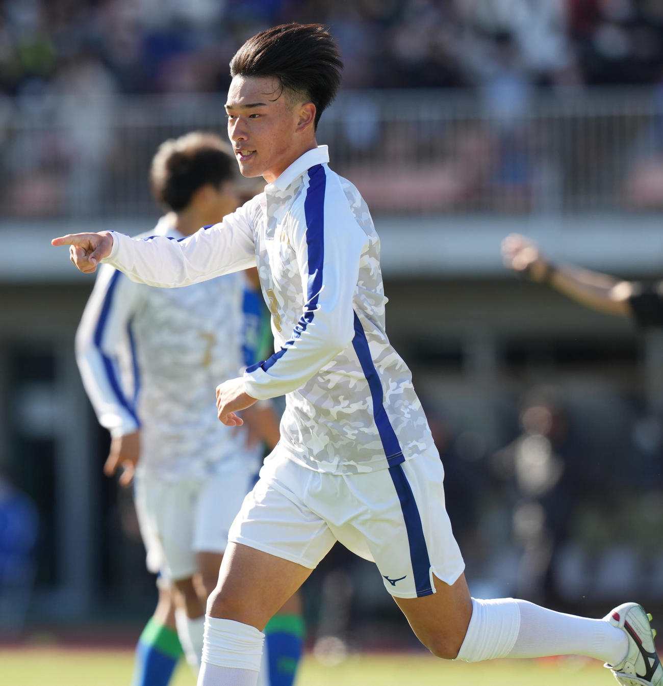 日体大柏対芦屋学園　前半、ゴールを決め駆け出す日体大柏・平野（撮影・鈴木みどり）