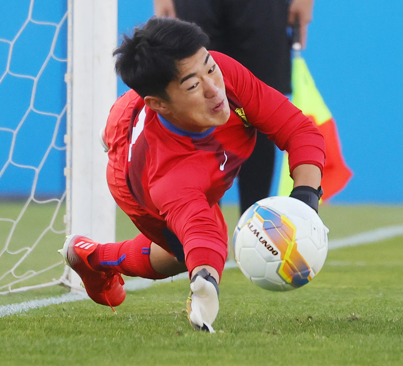 北海対国見　PK戦で7人目を止める国見GK今村（撮影・野上伸悟）