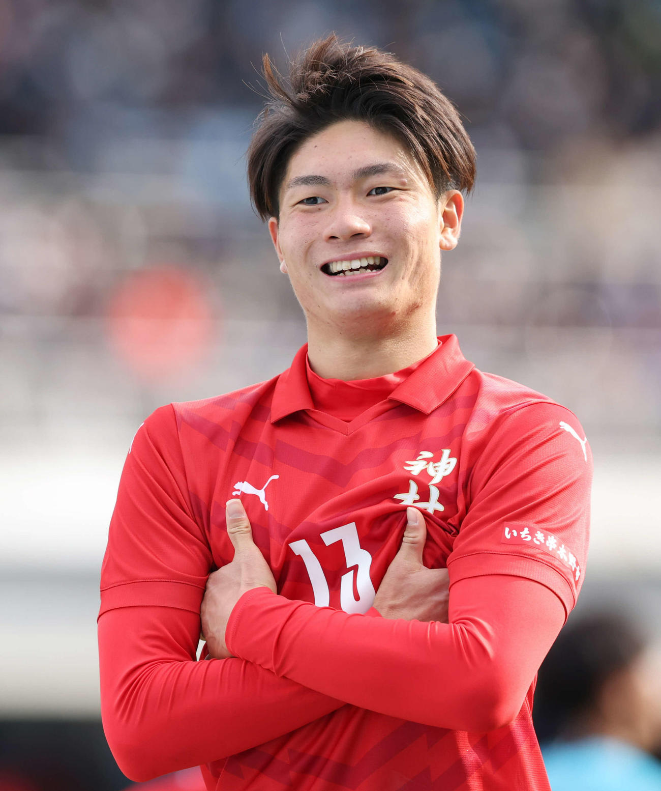 山梨学院対神村学園　前半、ゴールを決めてポーズする神村学園・福田（撮影・宮地輝）