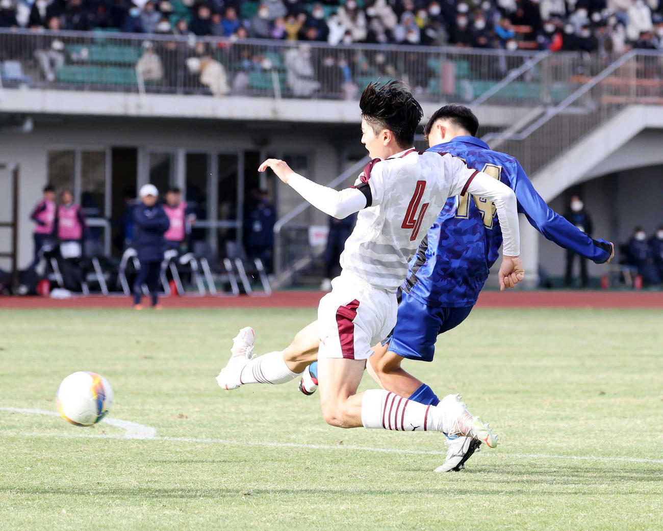 丸岡対日体大柏　後半、ゴールを決める日体大柏・片野（撮影・鈴木正人）