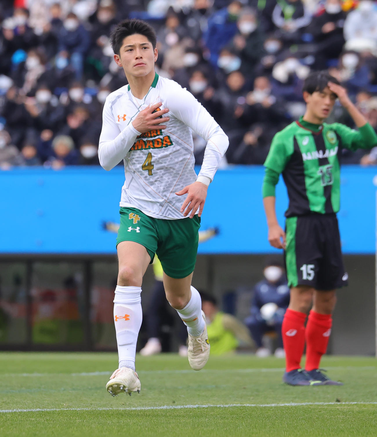 青森山田対広島皆実　後半、先制ゴールを決め喜ぶ青森山田・三橋（撮影・野上伸悟）