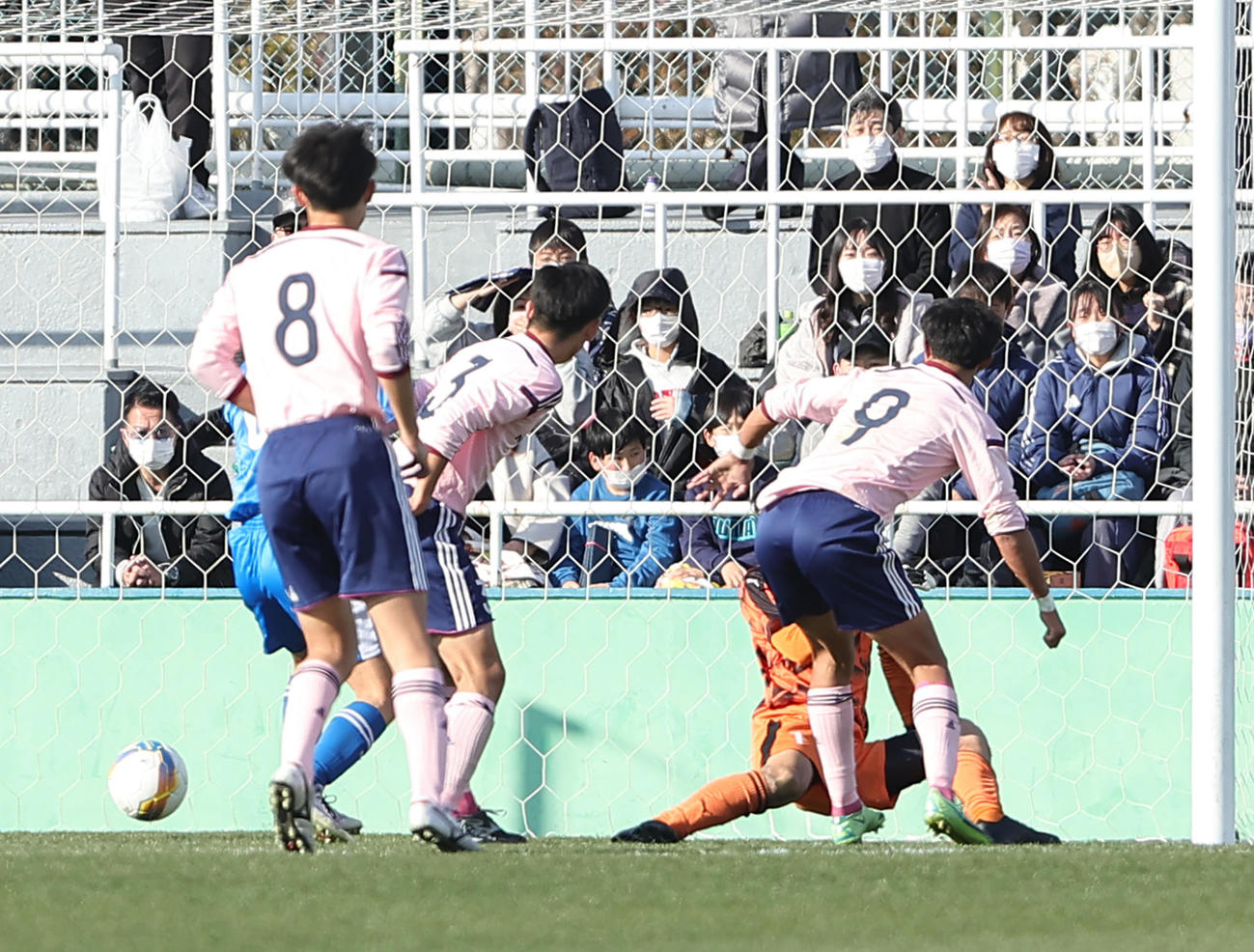 佐野日大対奈良育英　後半、ゴールを決める佐野日大・中埜（背番号9）（撮影・足立雅史）