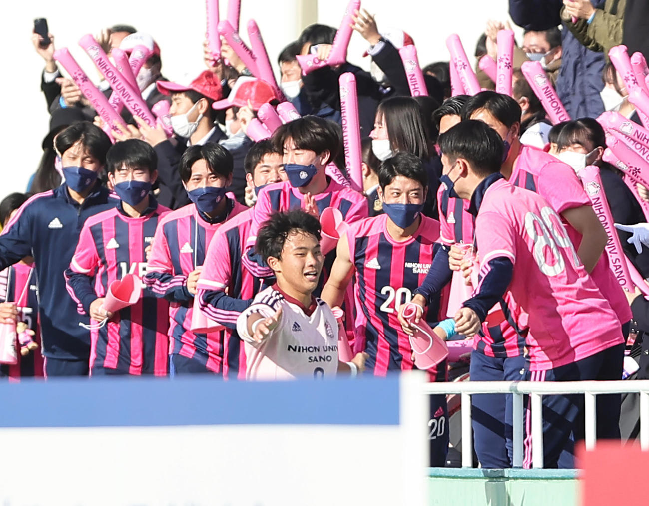 佐野日大対奈良育英　後半、ゴールを決め喜ぶ佐野日大・中埜（撮影・足立雅史）