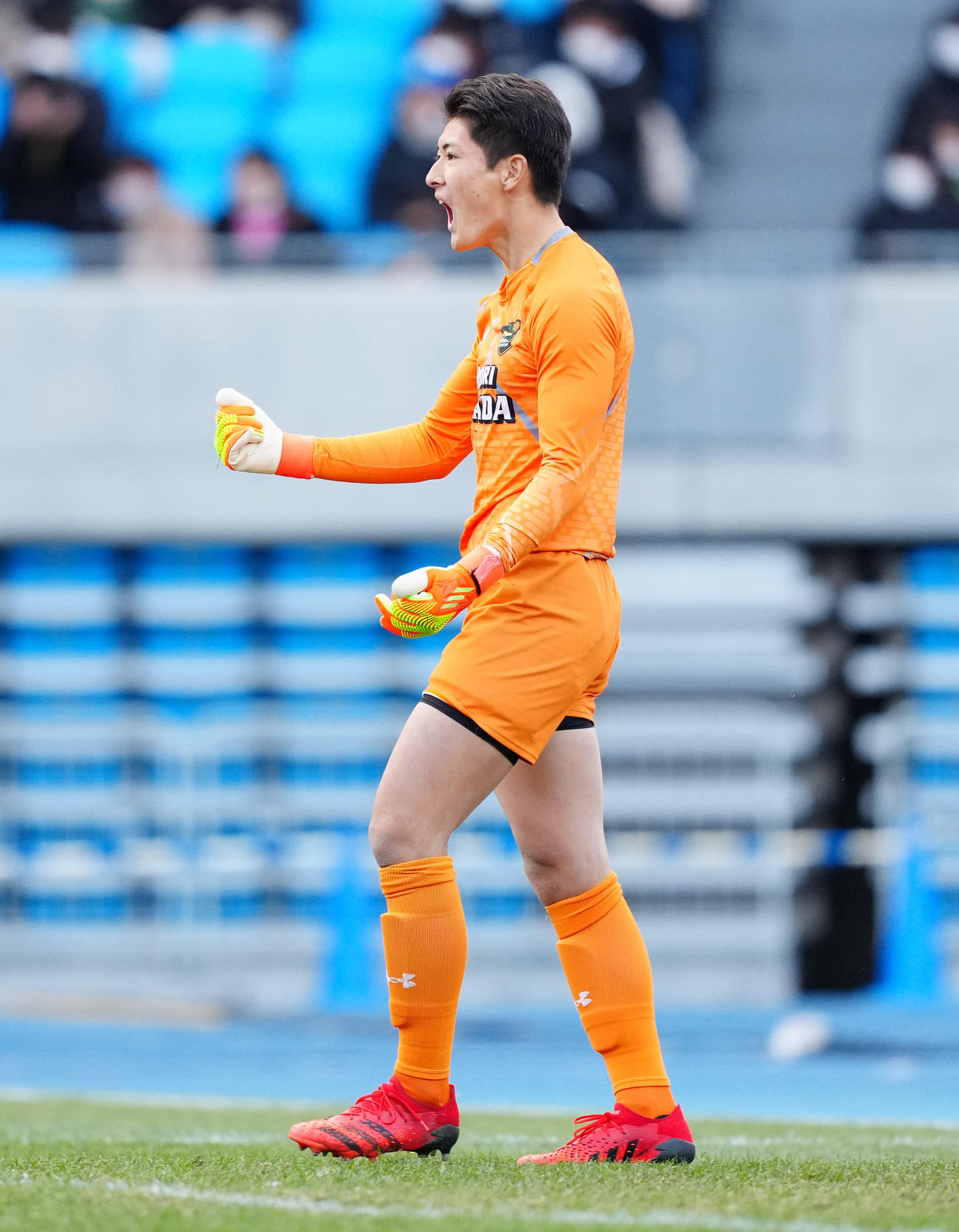 青森山田対国見　PK戦で4人目のシュートを止めた青森山田GK鈴木（撮影・江口和貴）