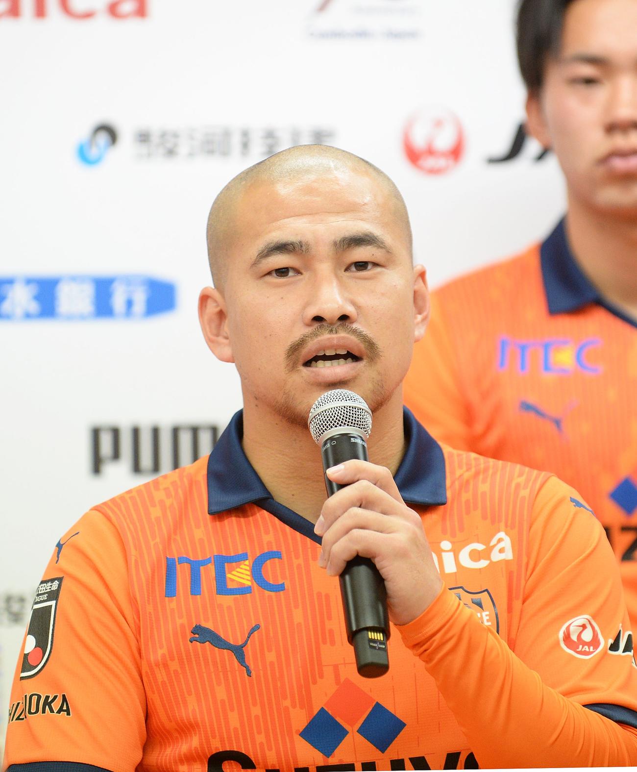 今季の抱負を語る清水吉田