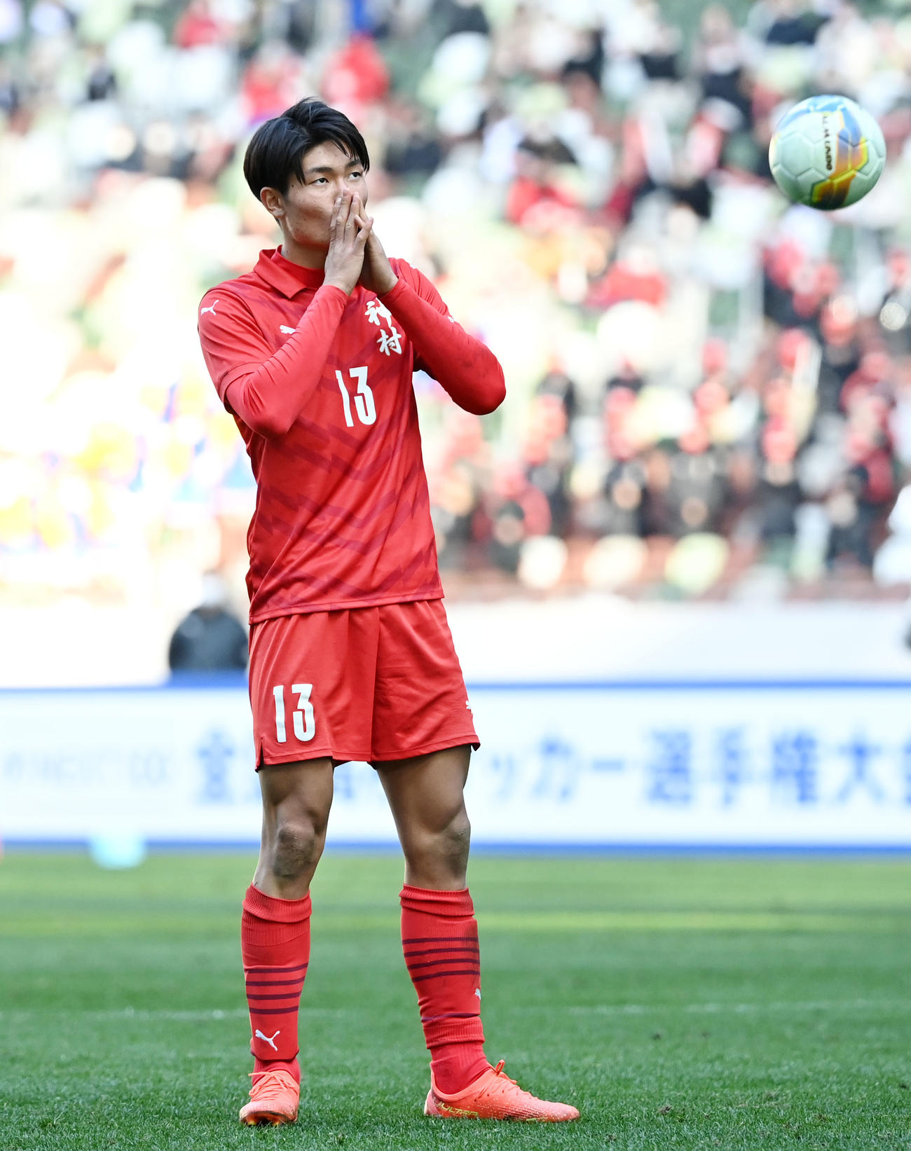 神村学園対岡山学芸館　PK戦でシュートを止められ肩を落とす神村学園・福田（撮影・横山健太）
