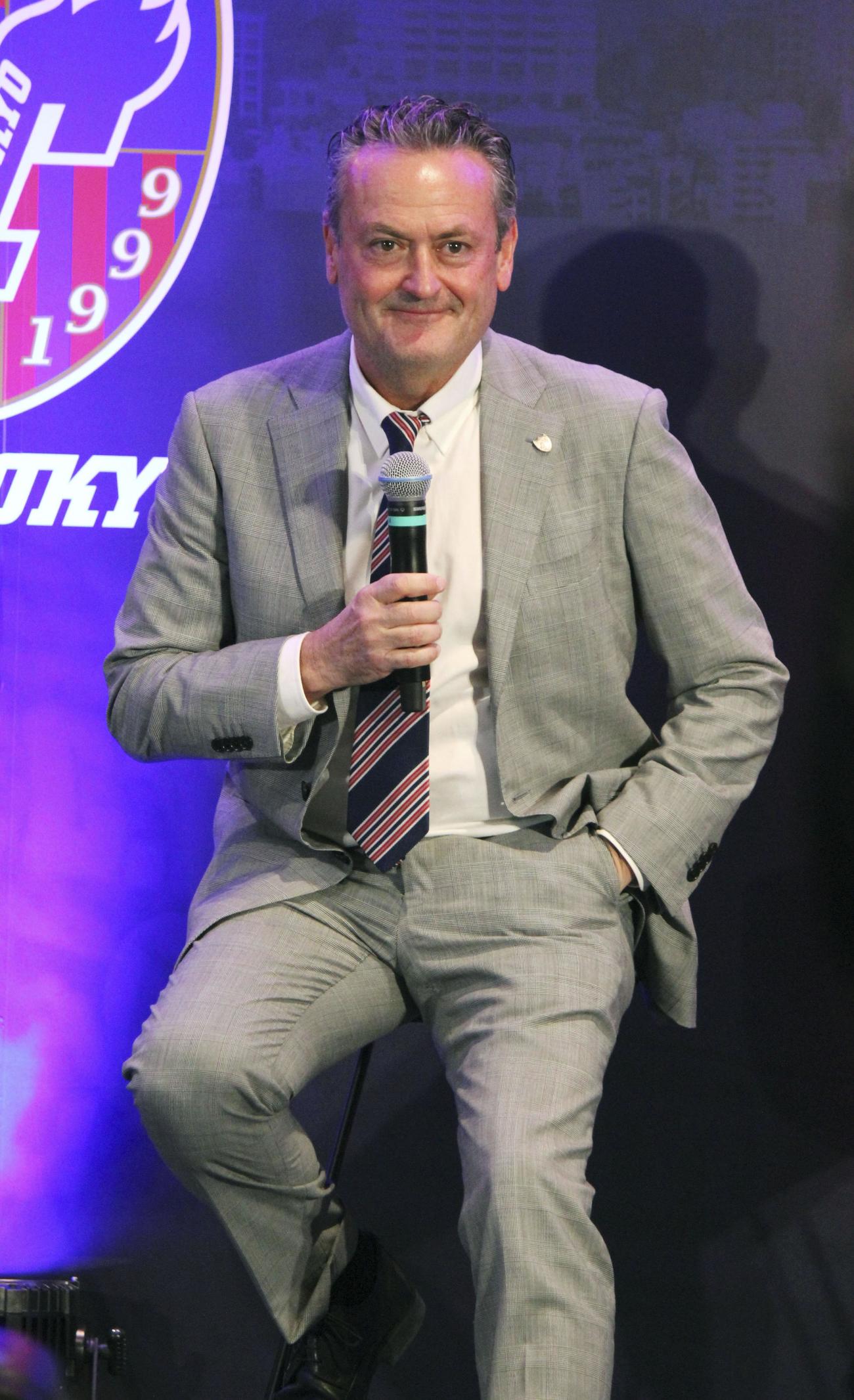 新体制について話すFC東京のアルベル監督（共同）