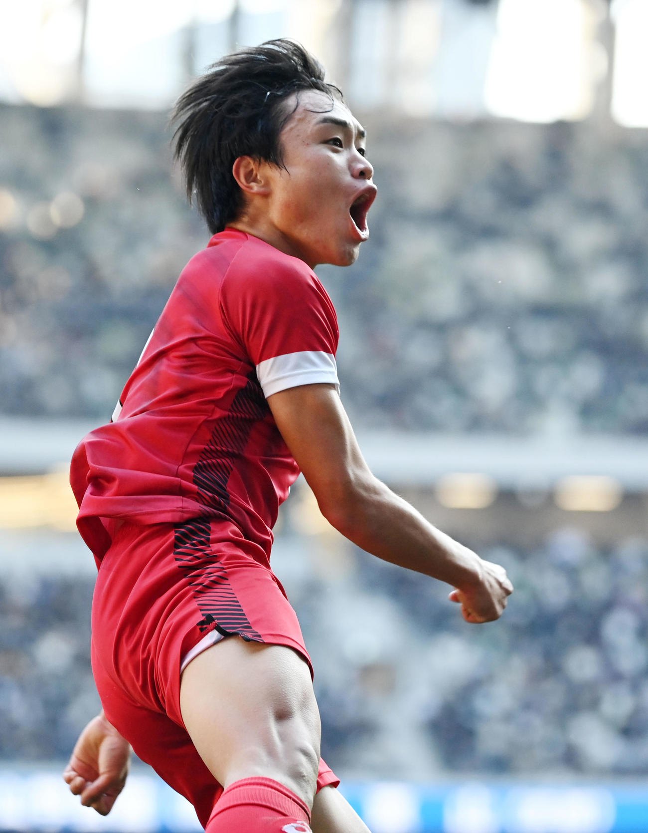 岡山学芸館対東山　前半、ゴールを決めめ歓喜する東山・真田（撮影・横山健太）