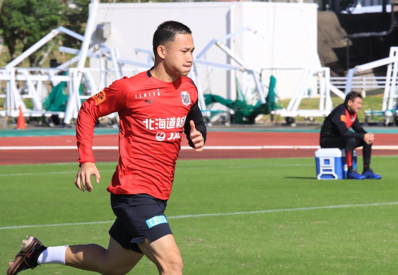 ランニングする札幌スパチョーク（撮影・保坂果那）