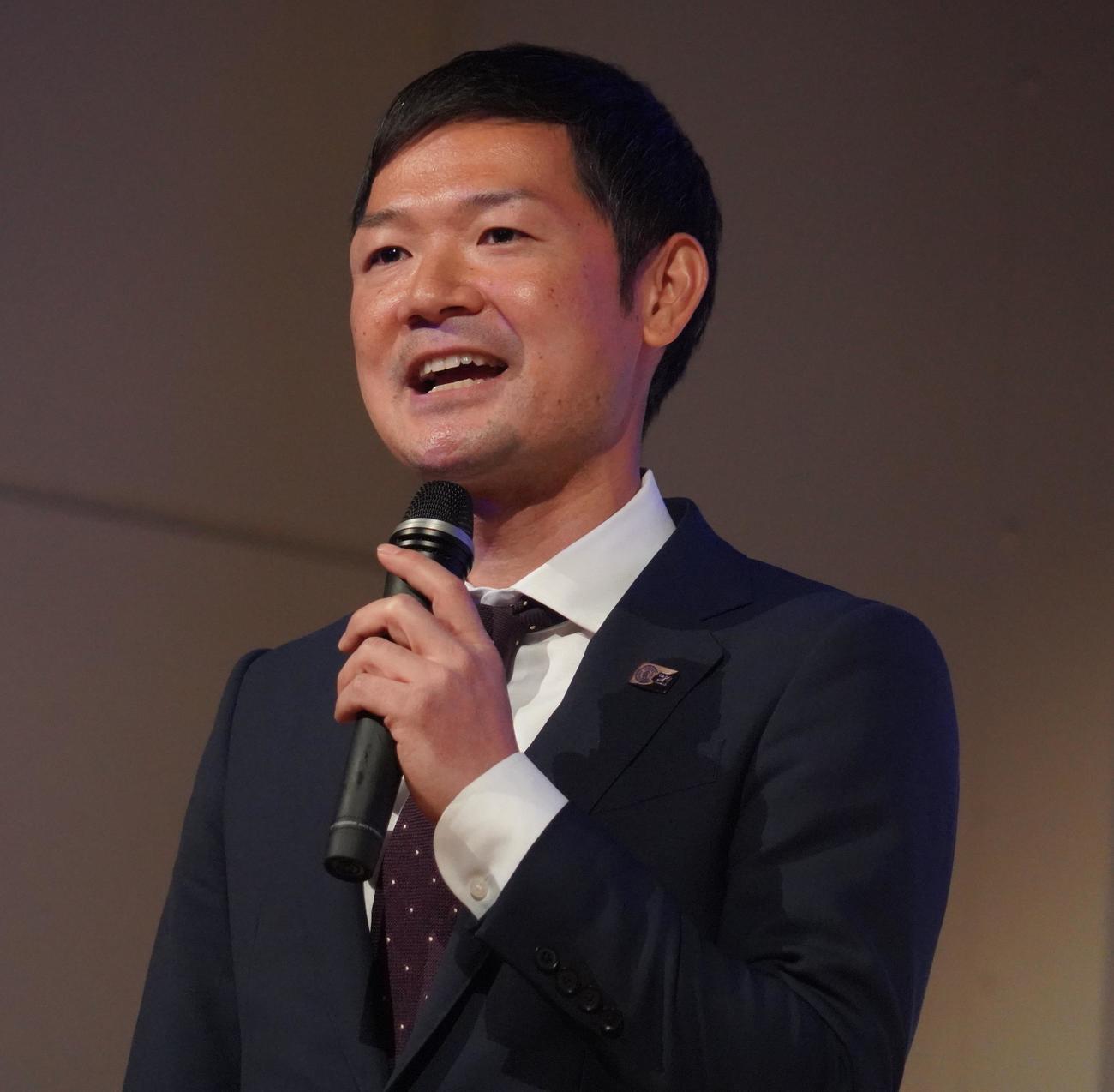 クリアソン新宿の新体制発表会に出席した丸山和大代表（撮影・佐藤成）