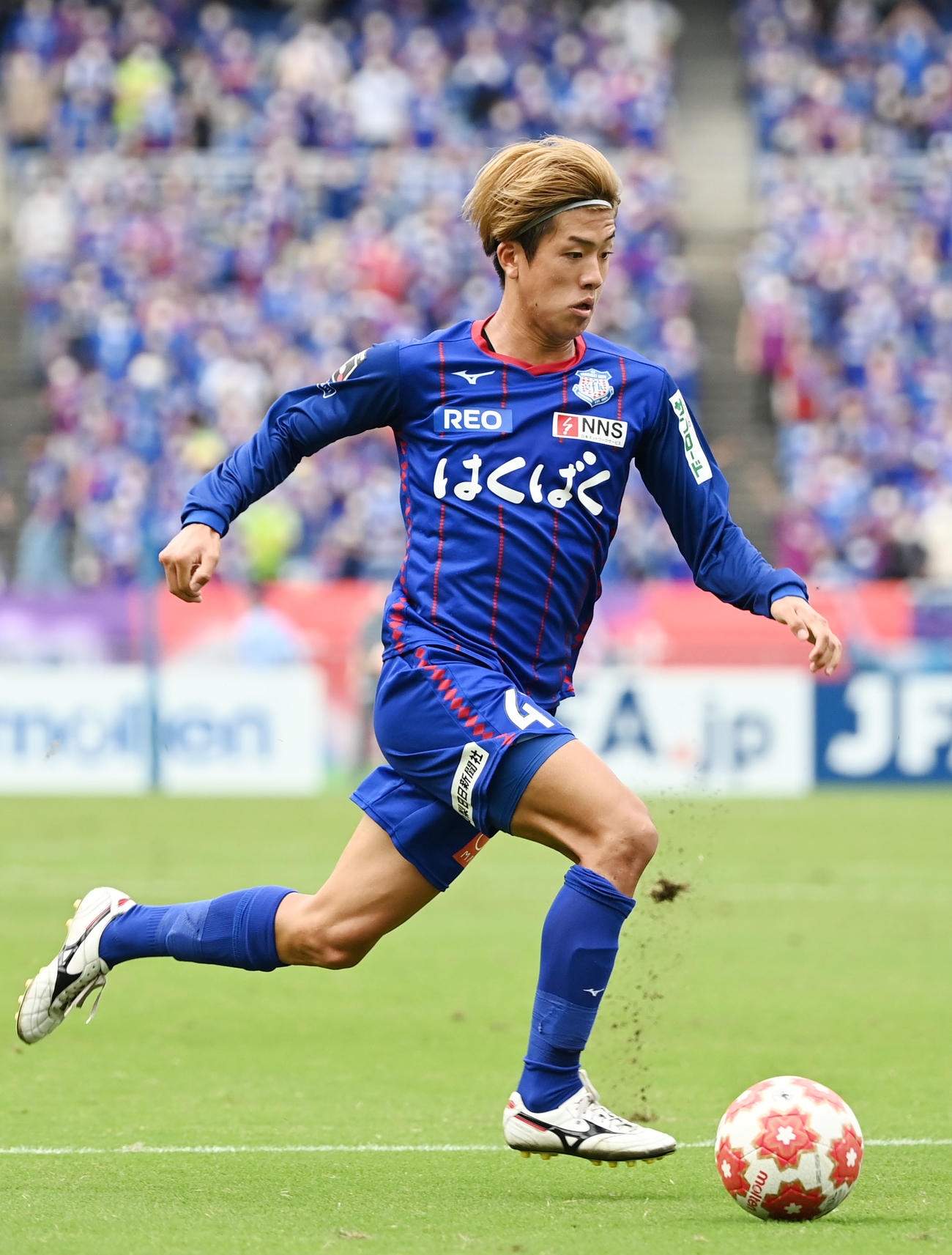 天皇杯決勝　ドリブルする甲府長谷川（2022年10月撮影）
