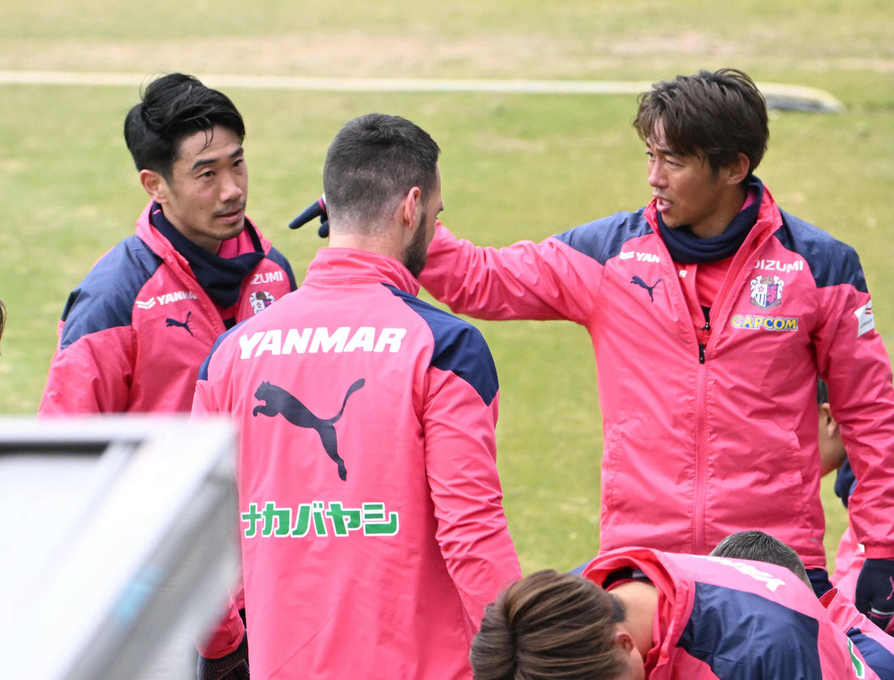 練習を終え話すセレッソ大阪香川（左）と清武（右）（撮影・石井愛子）