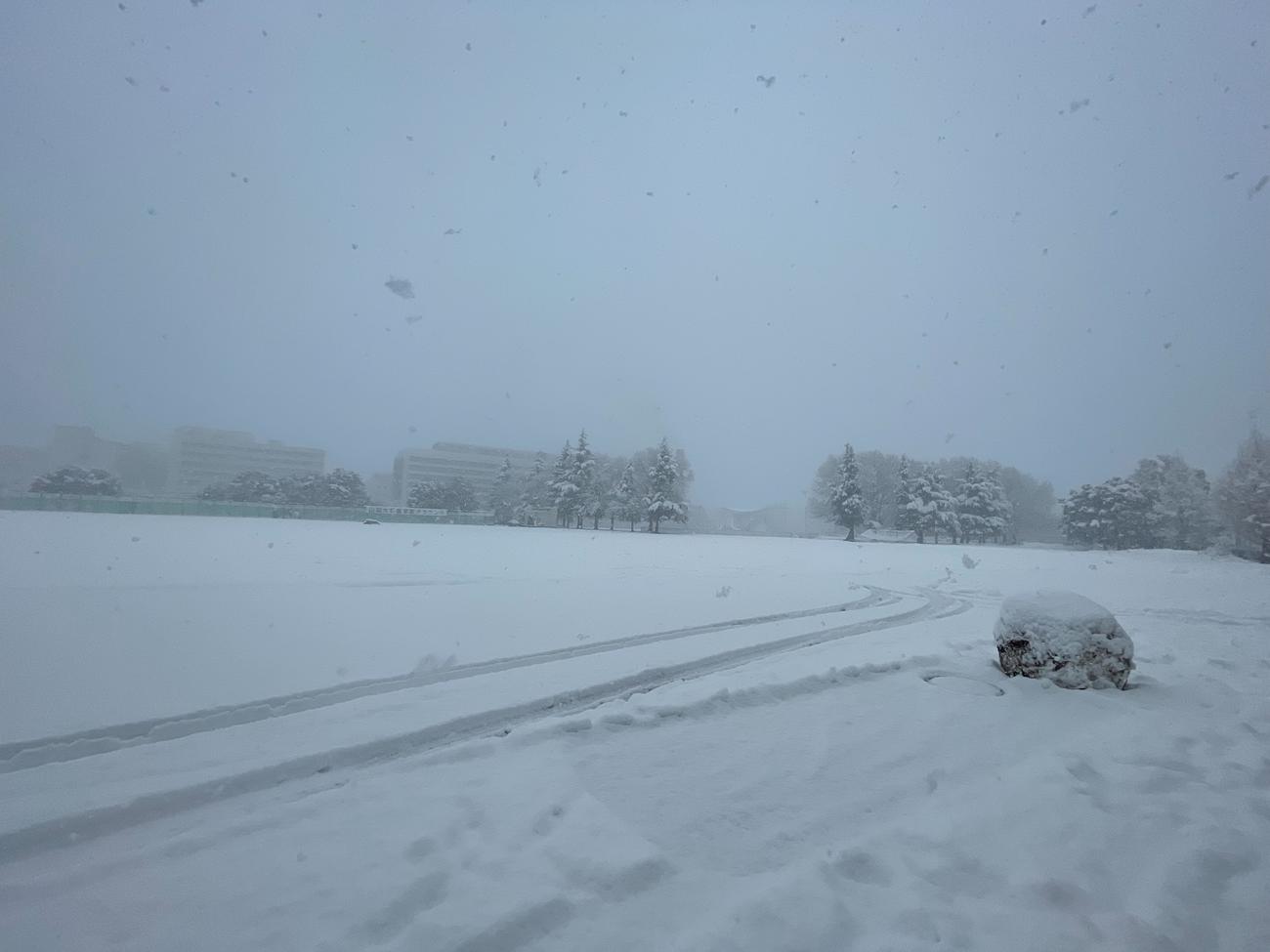 雪に覆われた甲府の練習グラウンド（C）ヴァンフォーレ甲府