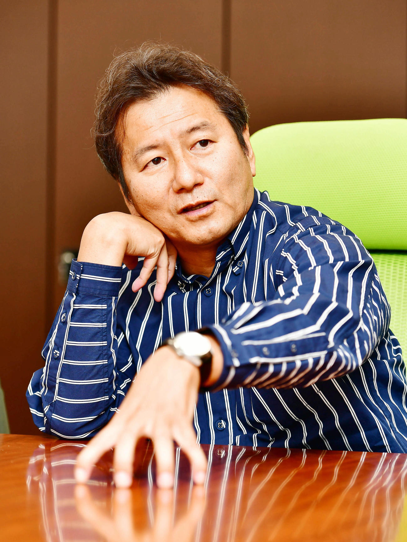 インタビューに臨むJリーグの野々村芳和チェアマン（2023年2月1日撮影）