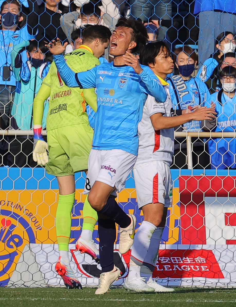 横浜F対名古屋　後半、ゴールならず悔しがる横浜F小川航（撮影・野上伸悟）
