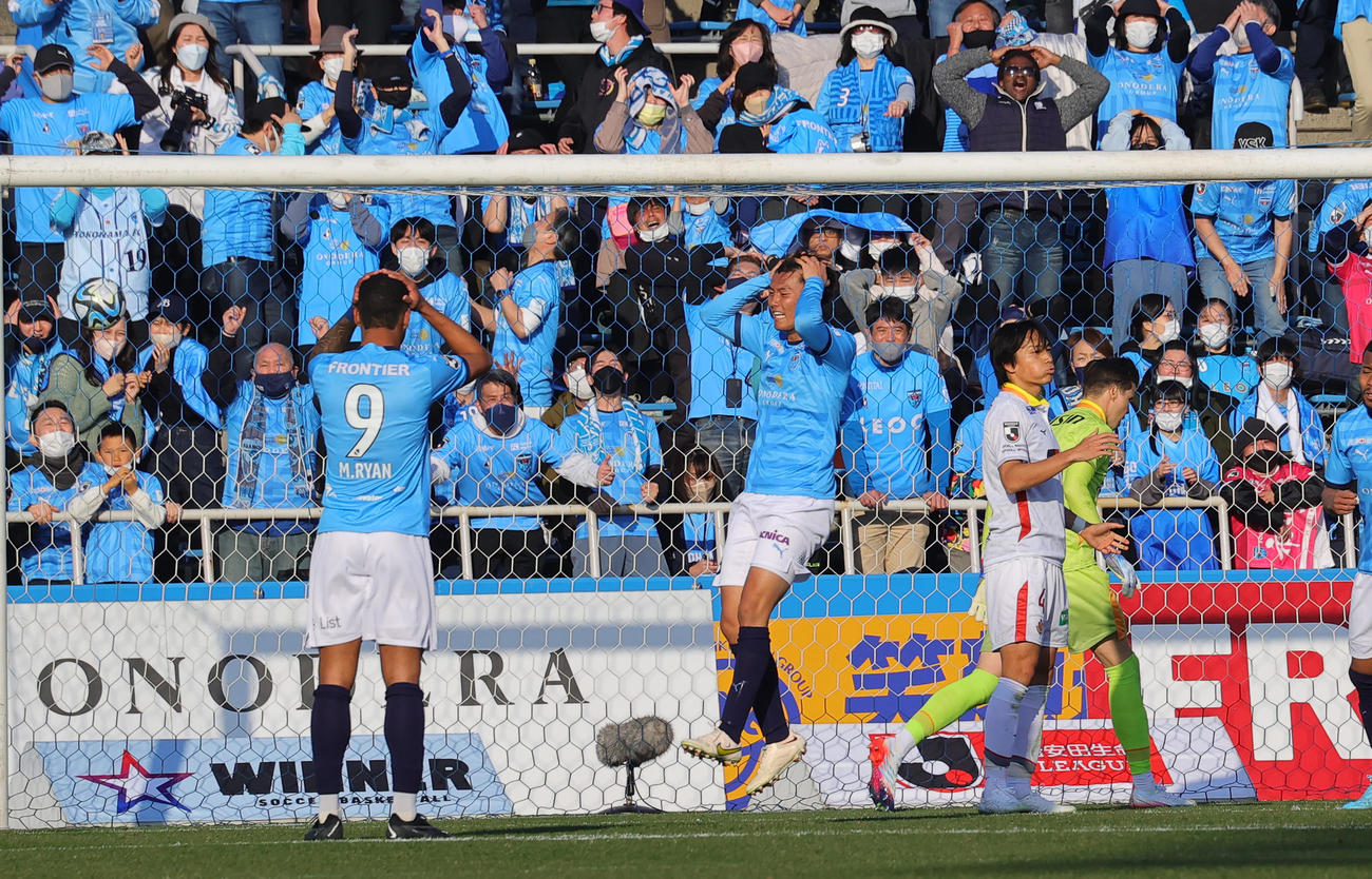 横浜F対名古屋　後半、ゴールならず悔しがる横浜F小川航（撮影・野上伸悟）