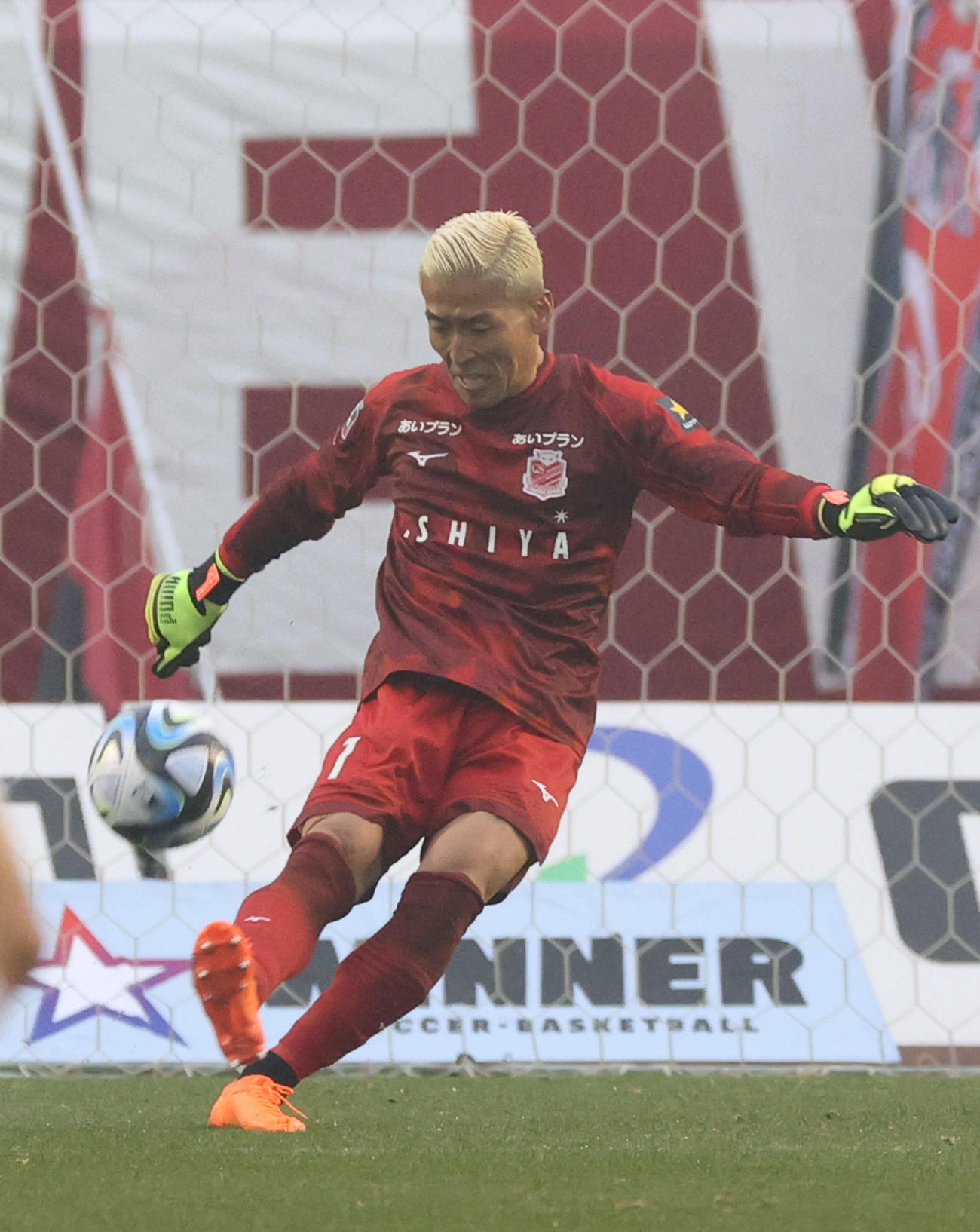 広島対札幌　前半　札幌GK菅野（撮影・加藤孝規）