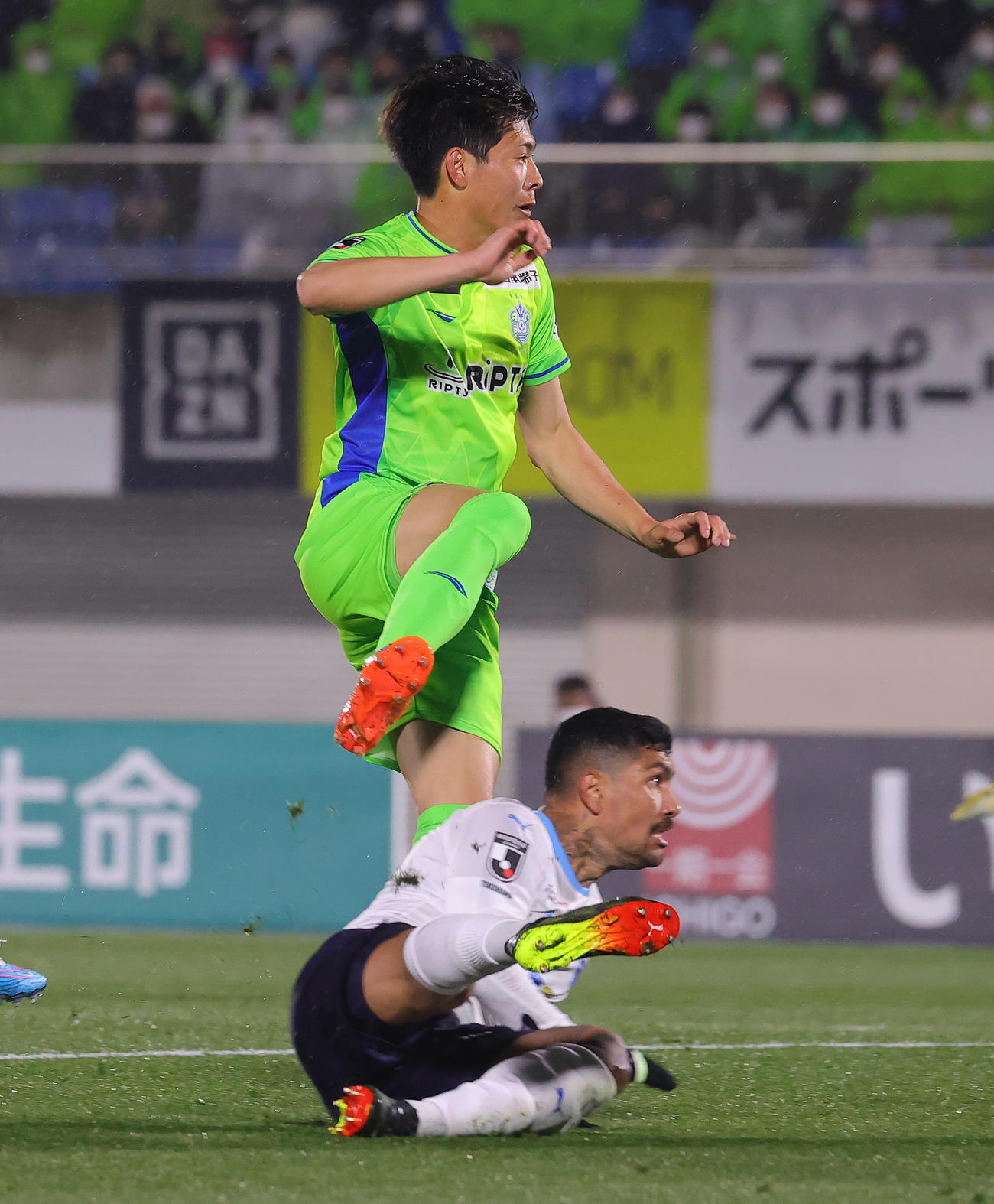 湘南対横浜FC　前半、ゴールを決める湘南町野（撮影・野上伸悟）