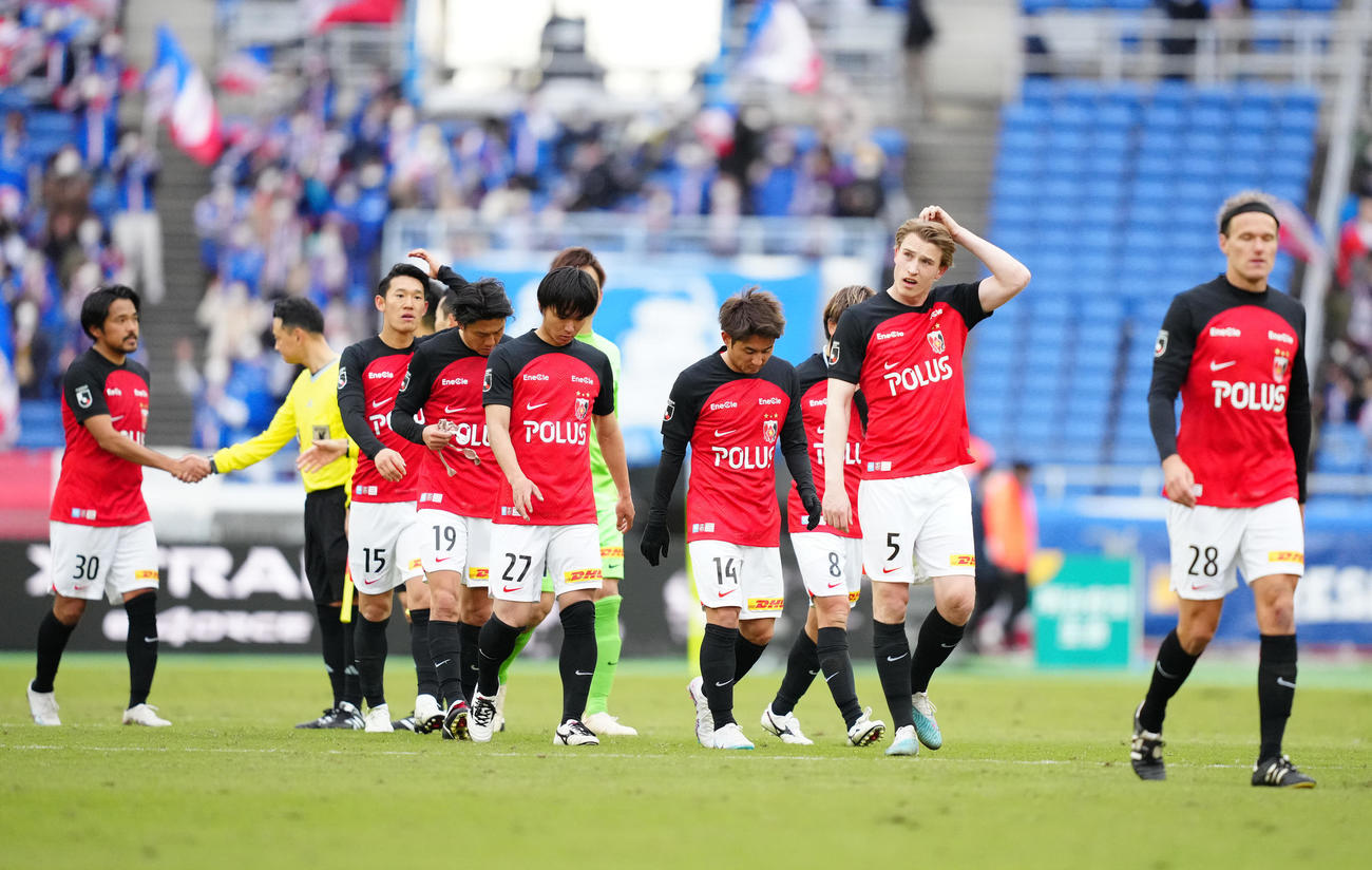 横浜対浦和　横浜に敗れた浦和の選手たち（撮影・江口和貴）