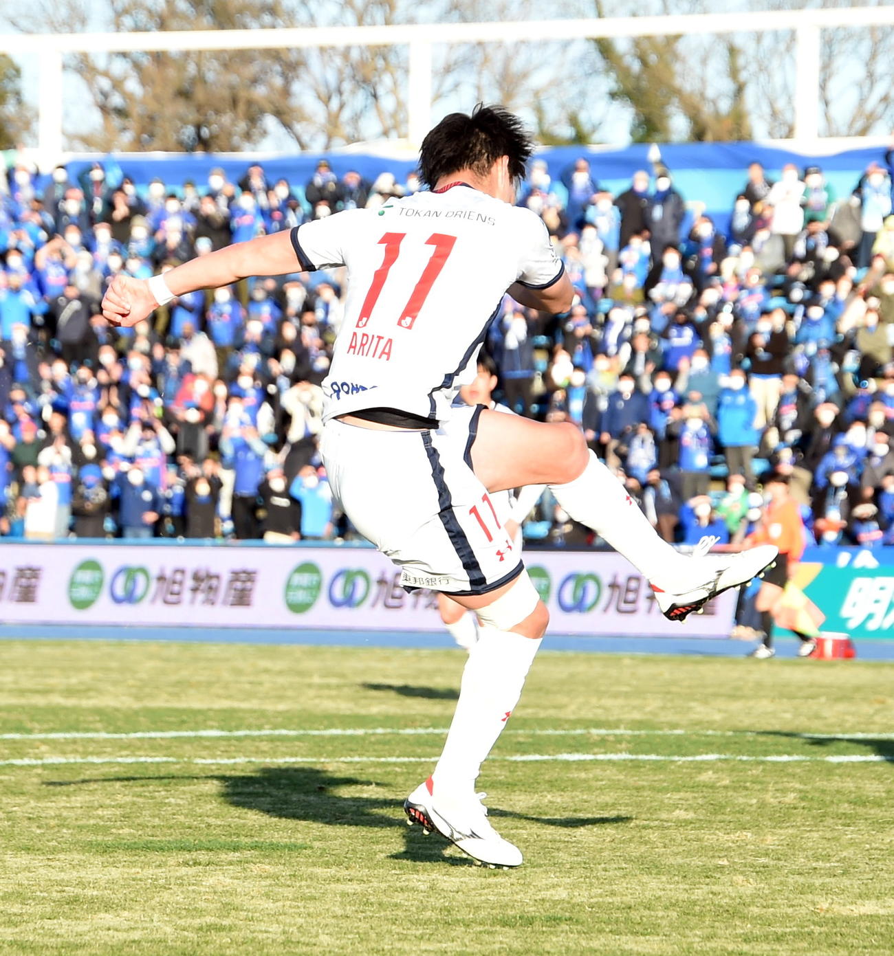 水戸対いわき　後半、同点ゴールを決めるいわきFW有田（撮影・山田愛斗）