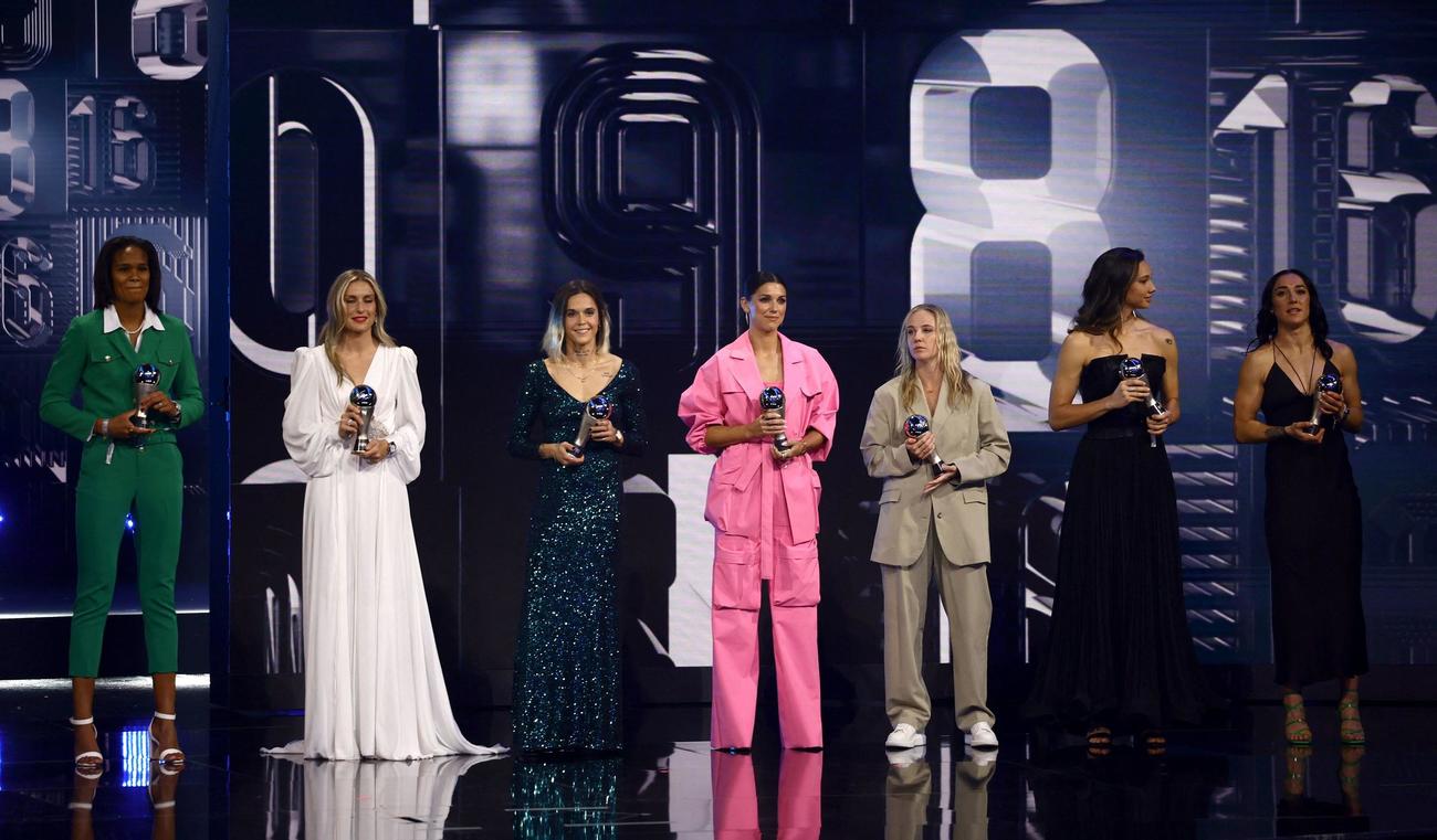 女子ベストイレブンに選出されたクリスティアネ・エンドレル、ルーシー・ブロンズ、マピ・レオン、ワンディ・ルナール、リア・ウィリアムソン、レナ・オーバードルフ、アレクシア・プテリャス、キーラ・ウォルシュ、サム・カー、ベス・ミード、アレックス・モーガン（AP）