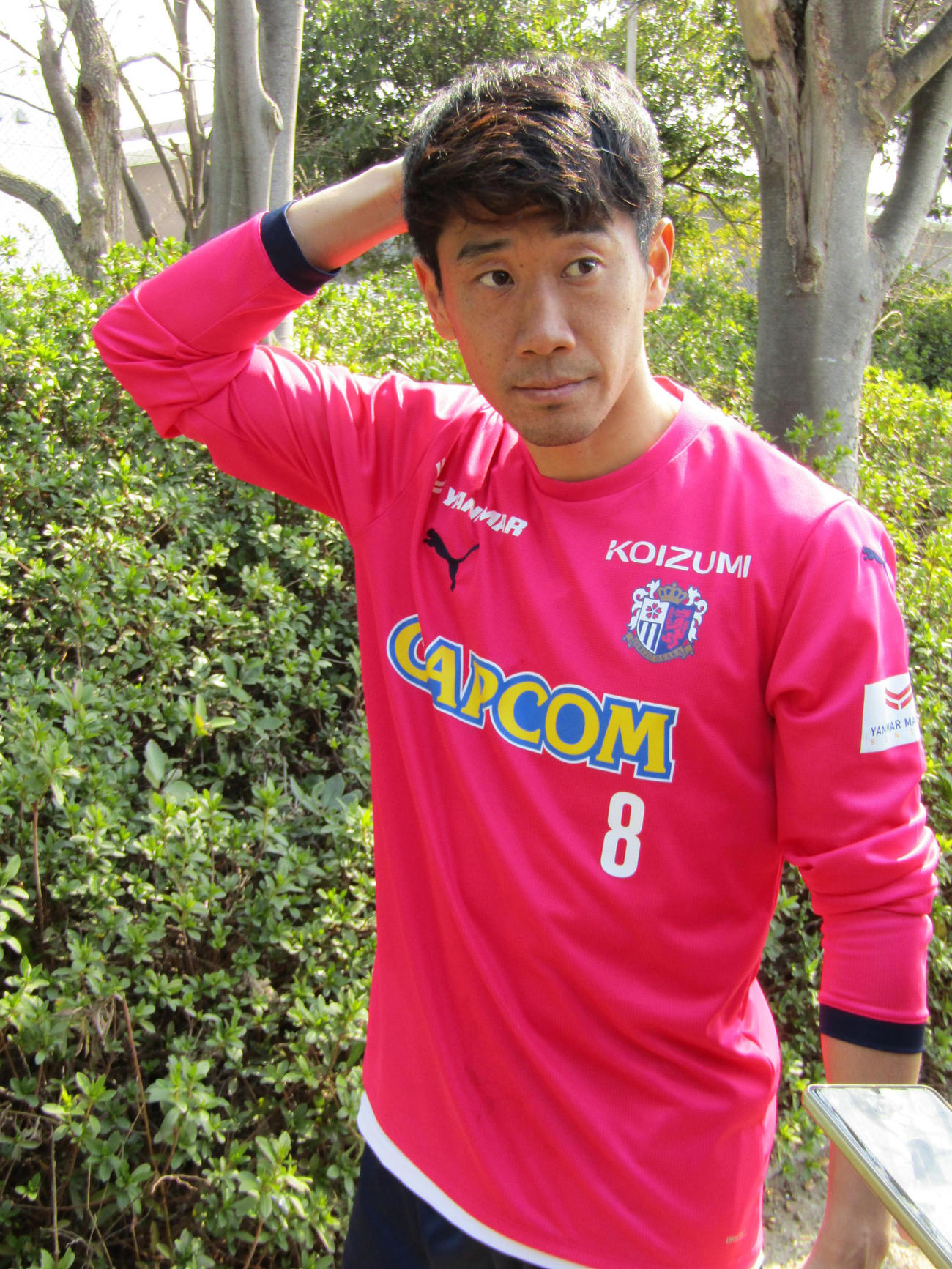 公開練習後に取材に応じるC大阪香川真司